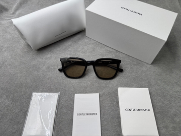 Gentle Monster 型號：lilit 尺寸：63-17-149 黑色墨鏡 茶色鏡片Gentle Monster 型號：lilit 尺寸：63-17-149 黑色墨鏡 茶色鏡片