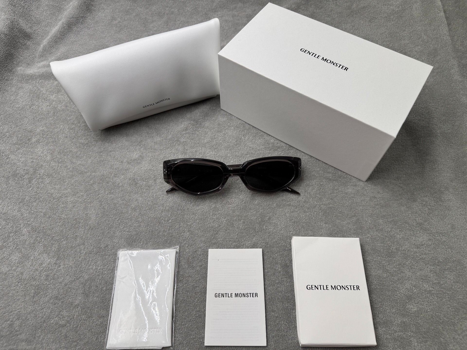 Gentle Monster 型號：devon 尺寸：55-22-146 灰色墨鏡