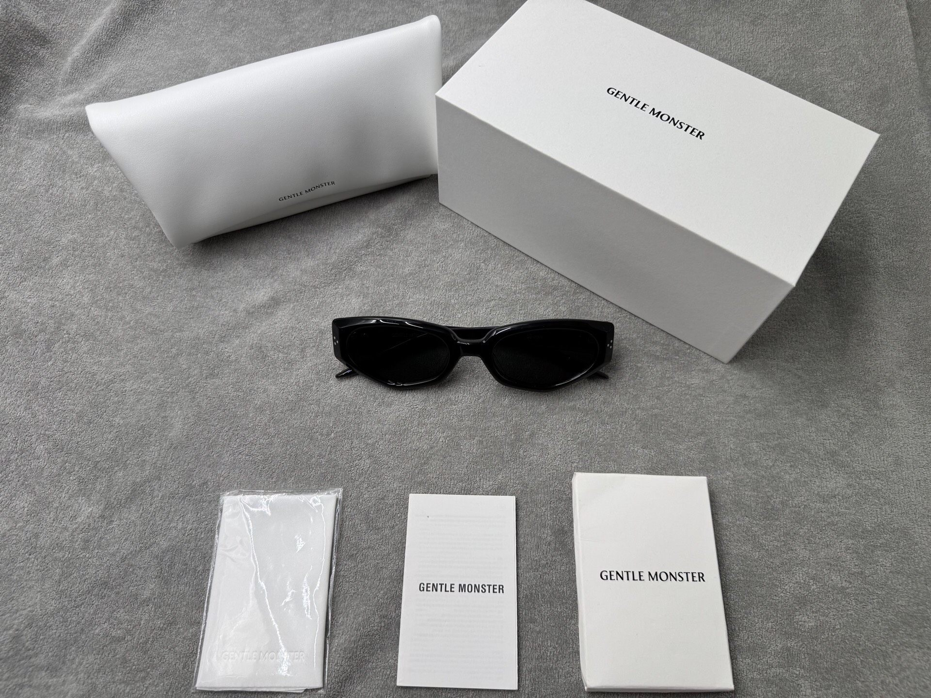 Gentle Monster 型號：devon 尺寸：55-22-146 黑色墨鏡