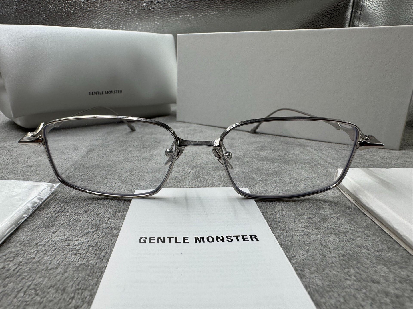 Gentle Monster 型號：Atomic 尺寸：56-17-151 銀色光學眼鏡