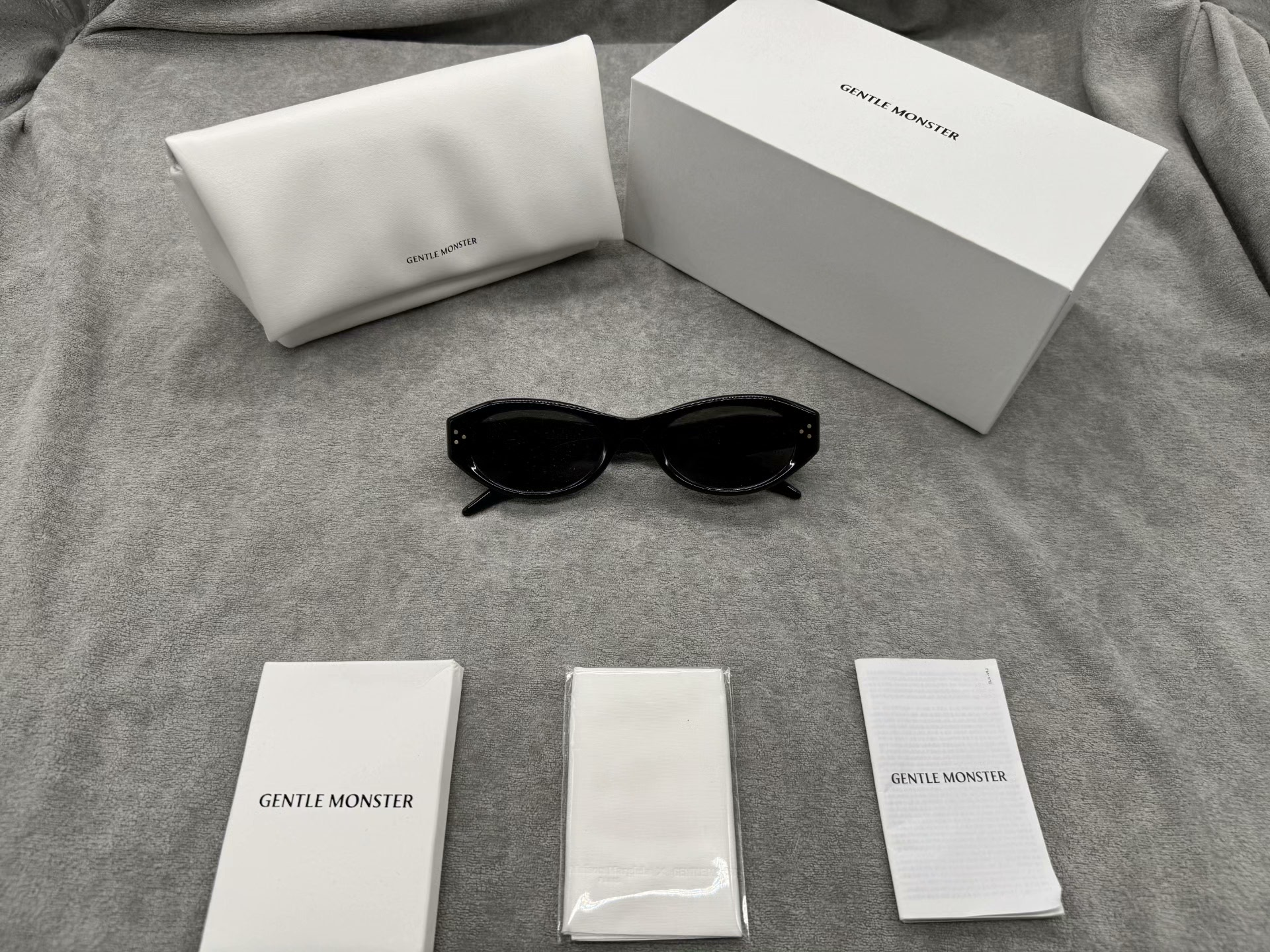 Gentle Monster 型號：vamp 尺寸：53-23-145 黑色墨鏡