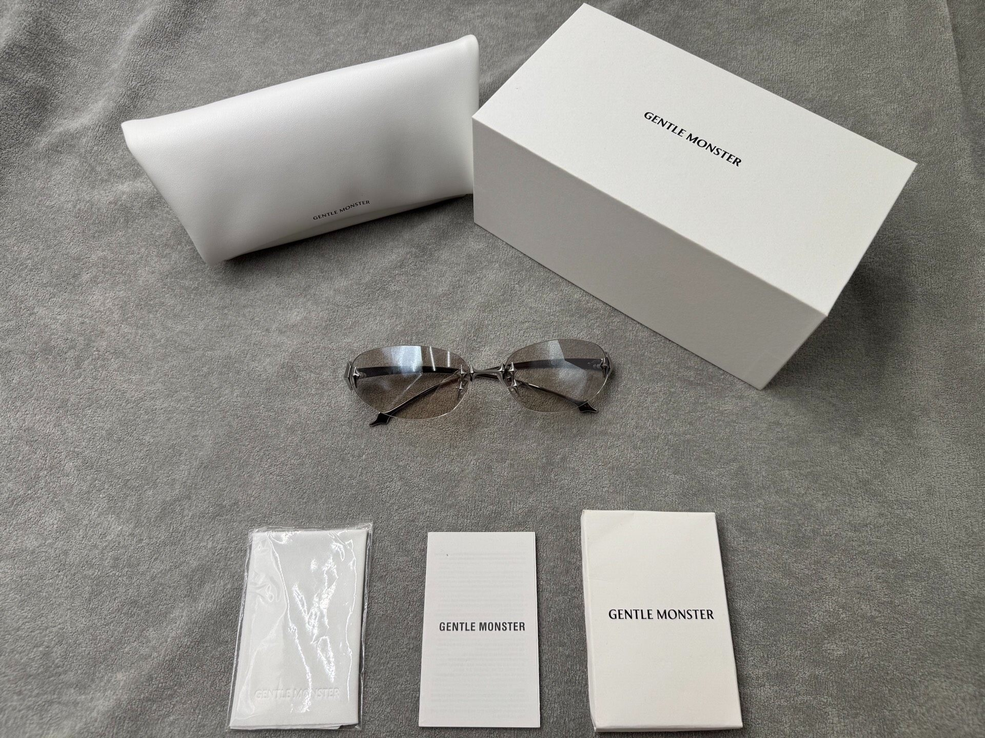 Gentle Monster 型號：Ttl 02 尺寸：66-17-135 太陽眼鏡 灰色鏡片