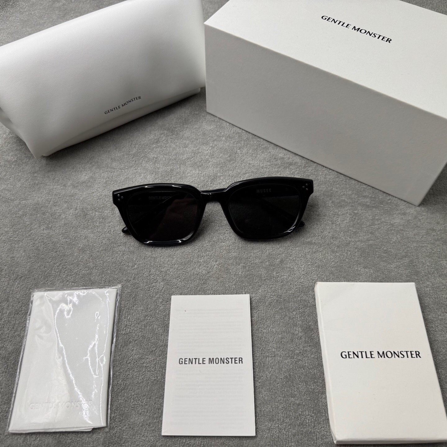 Gentle Monster 型號：musee 尺寸：52-22-143 黑色墨鏡