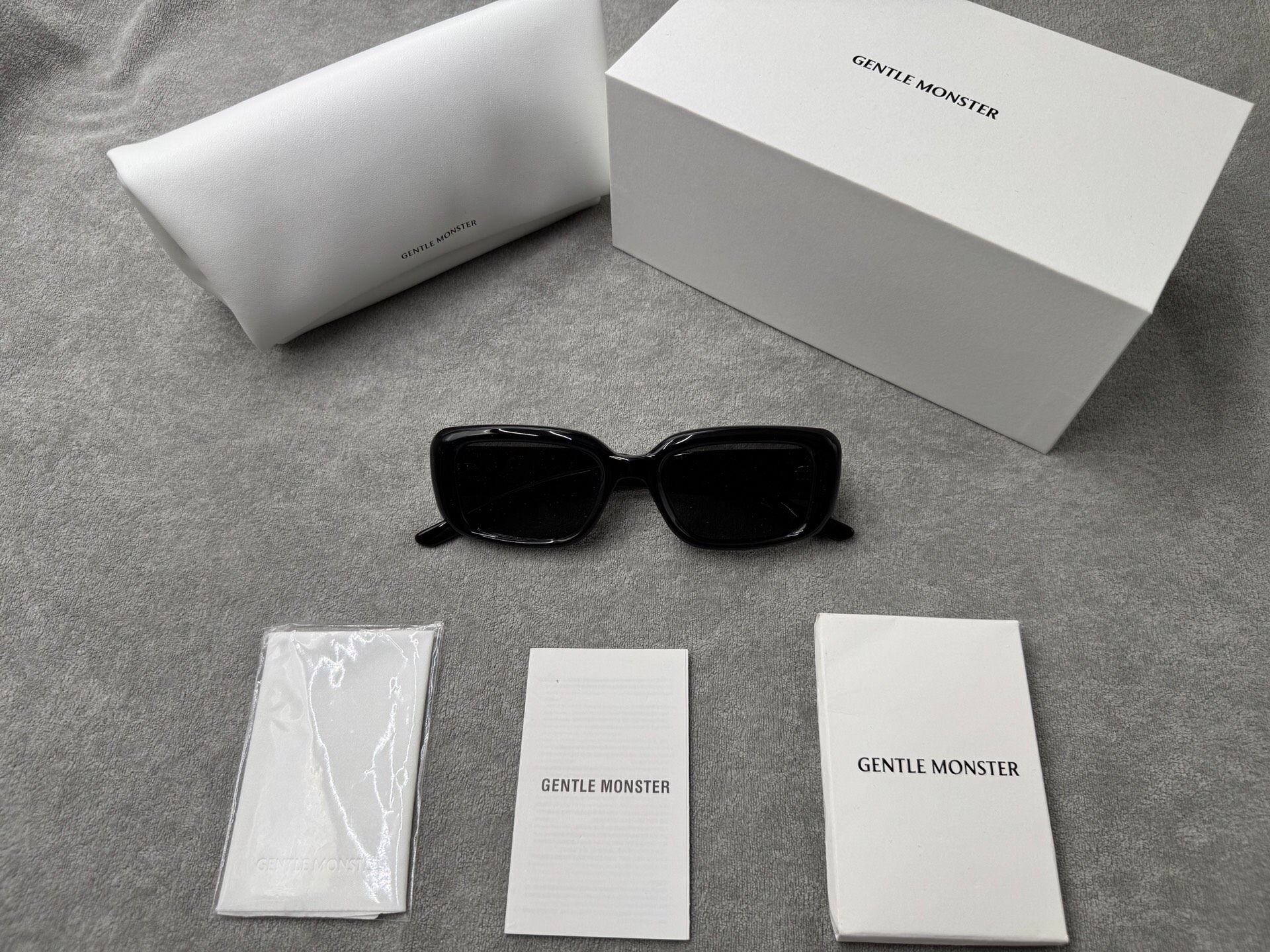 Gentle Monster 型號：antena 尺寸：53-20-148 黑色墨鏡