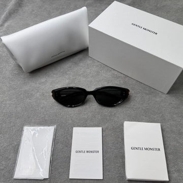 Gentle Monster 型號：kunst 尺寸：53-22-143 金色墨鏡