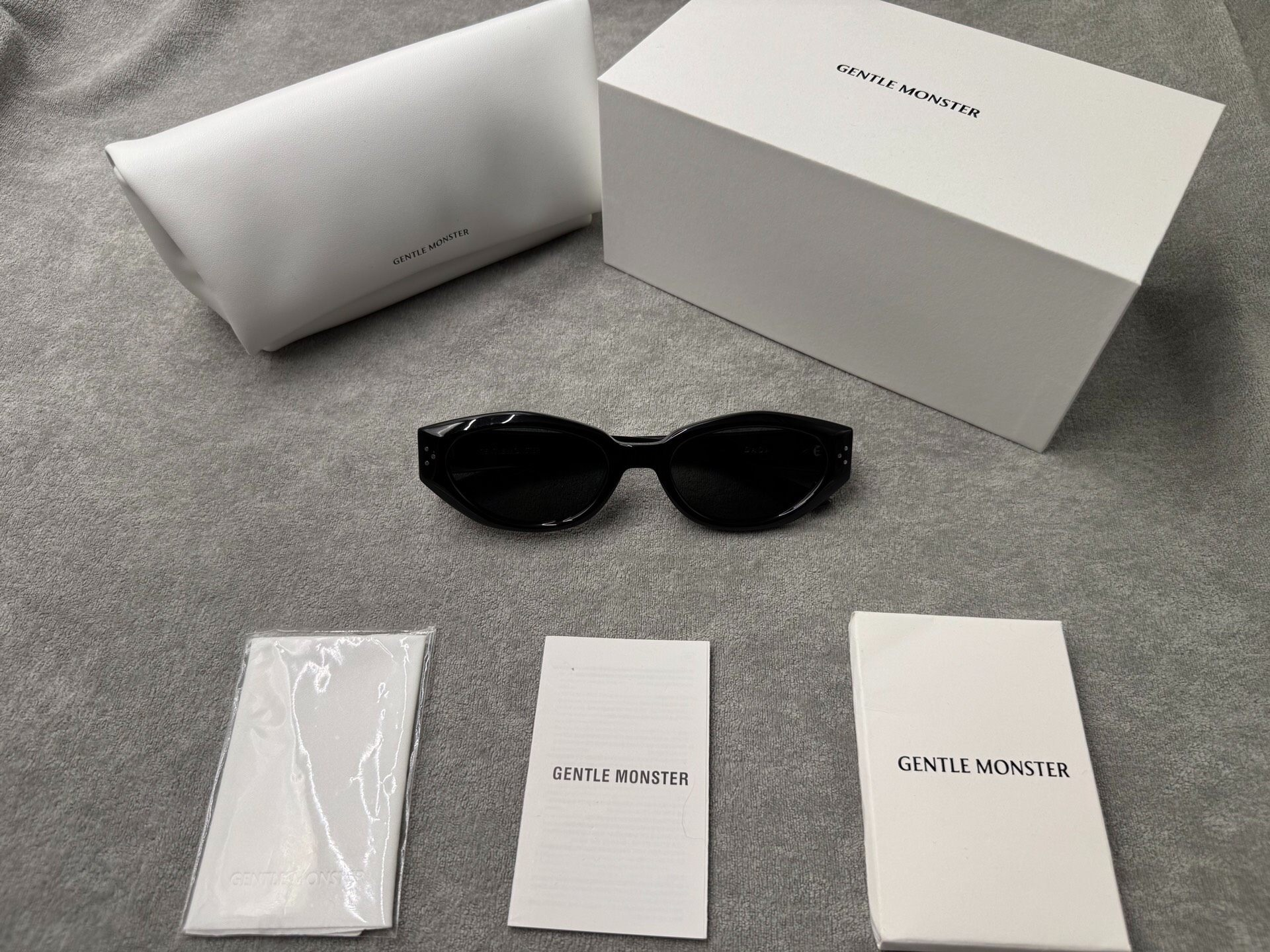 Gentle Monster 型號：dada 尺寸：55-20-144 黑色墨鏡