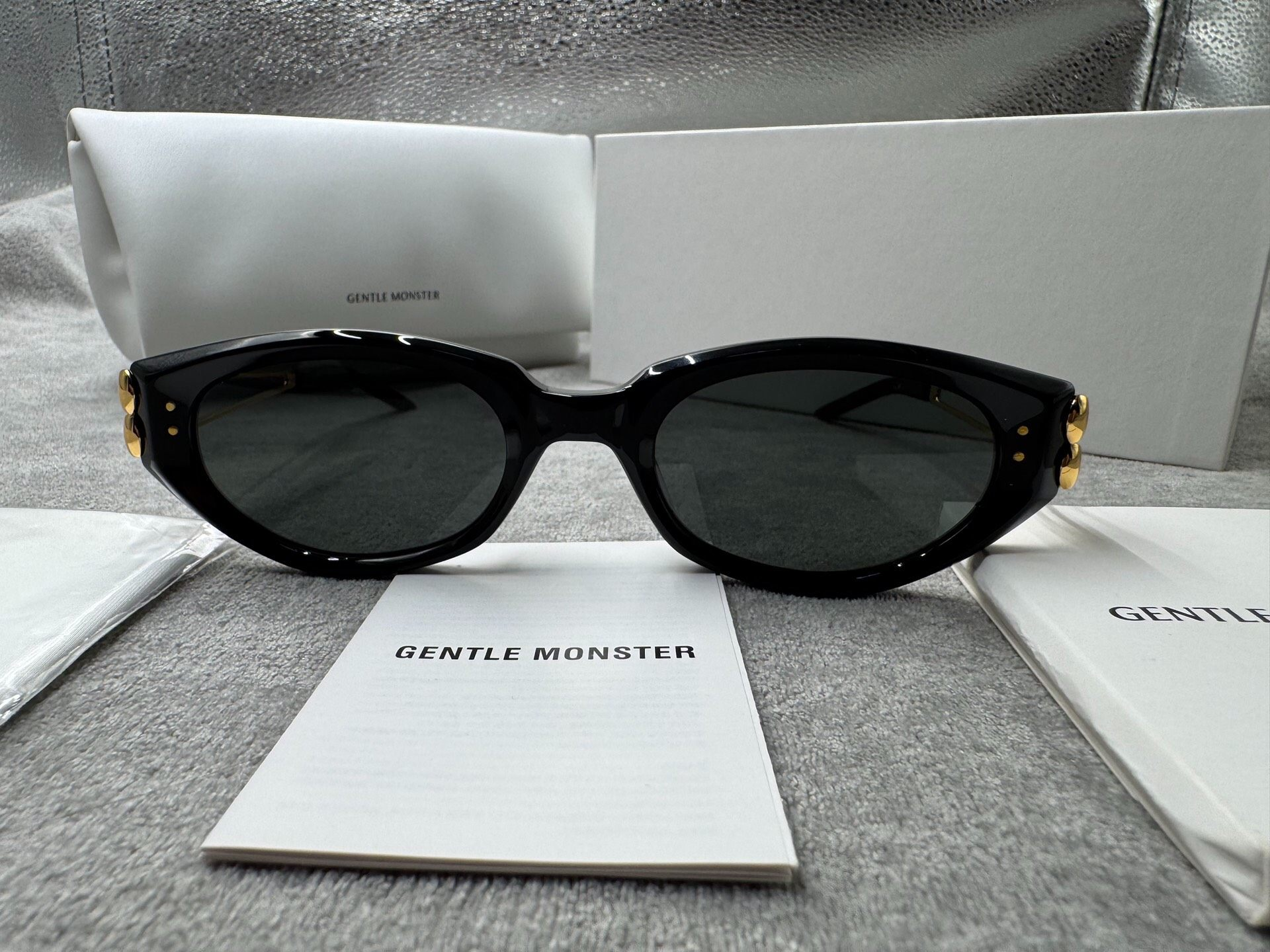 Gentle Monster 型號：kunst 尺寸：53-22-143 金色墨鏡