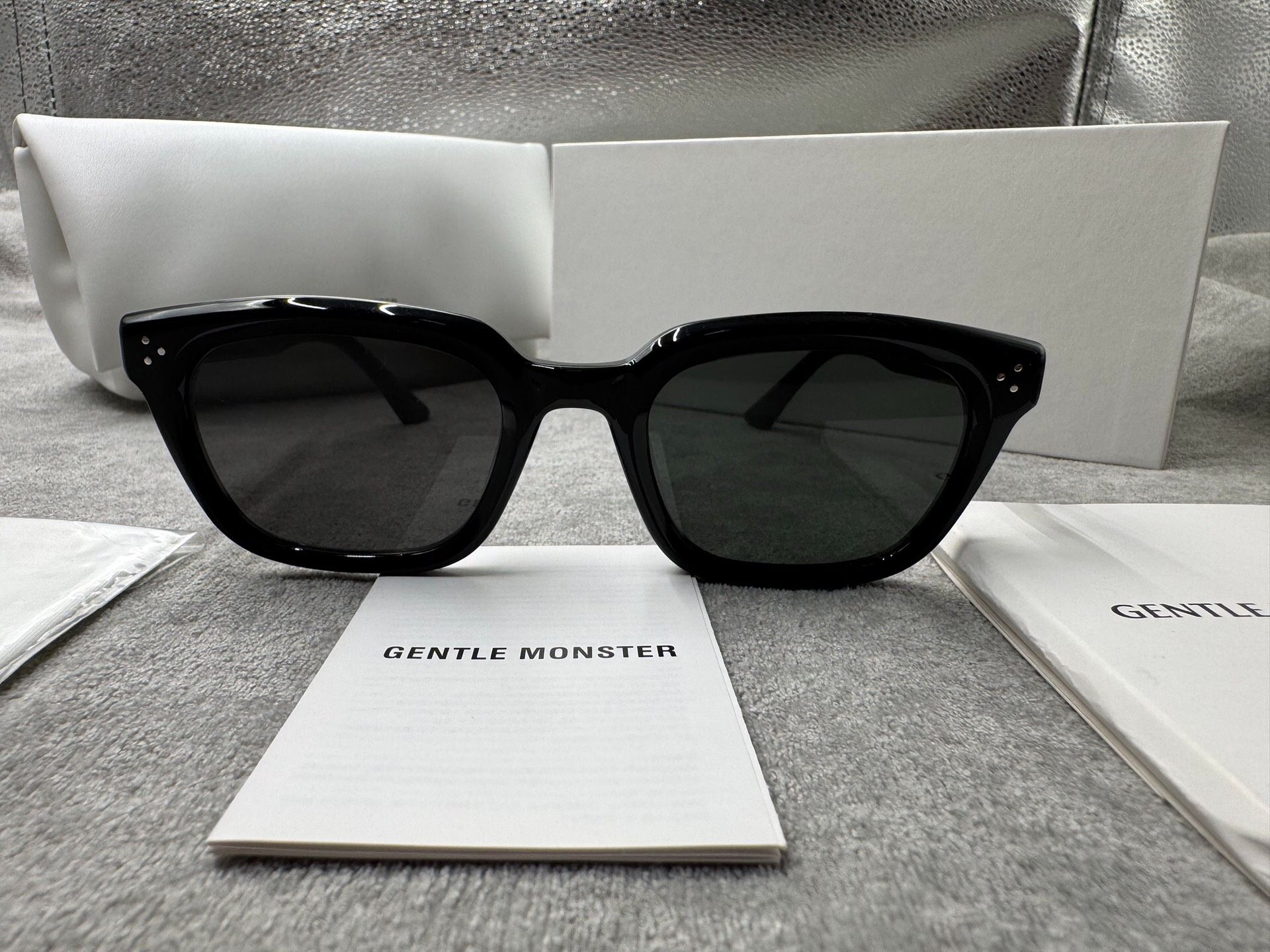 Gentle Monster 型號：musee 尺寸：52-22-143 黑色墨鏡