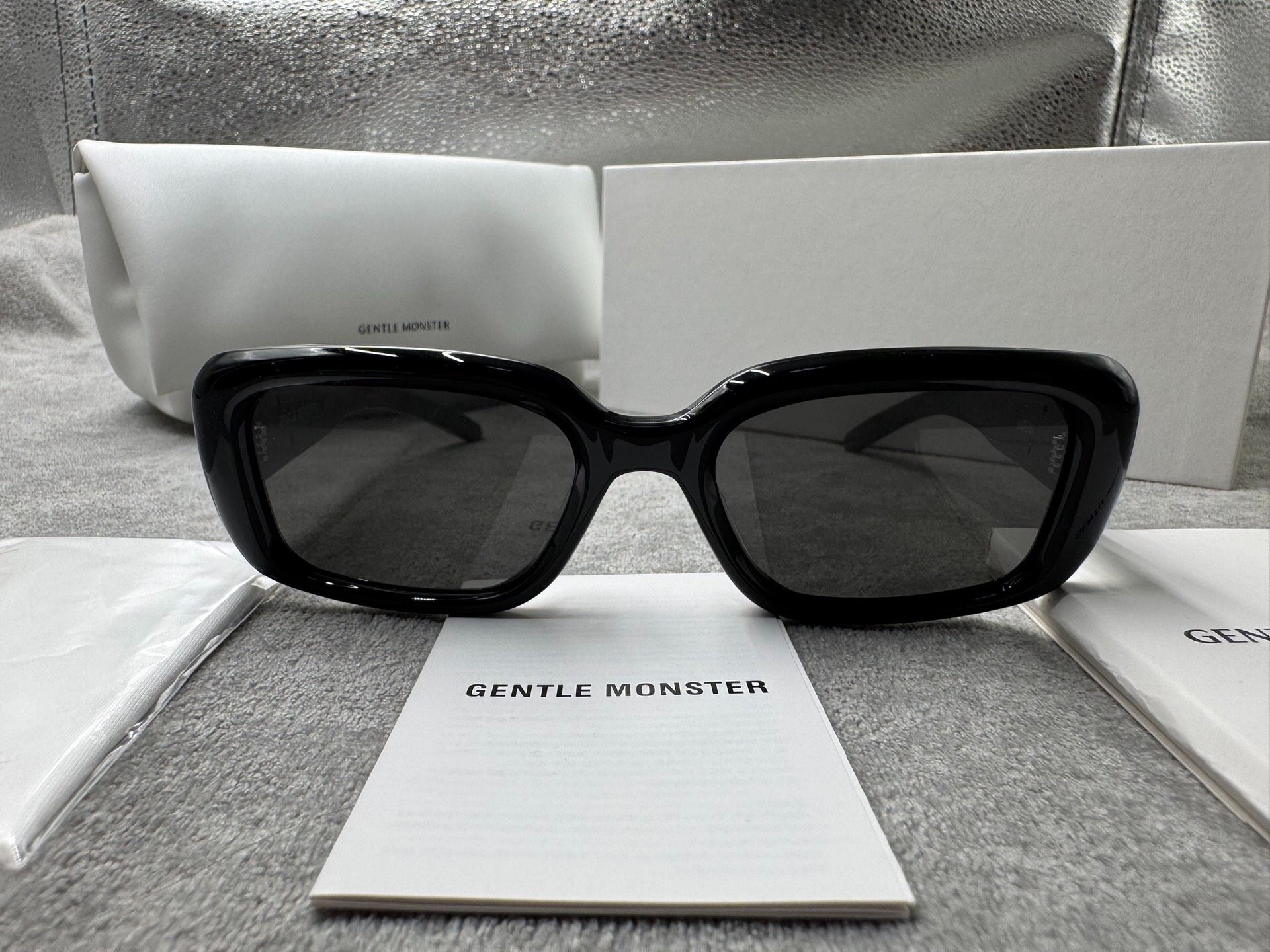 Gentle Monster 型號：antena 尺寸：53-20-148 黑色墨鏡