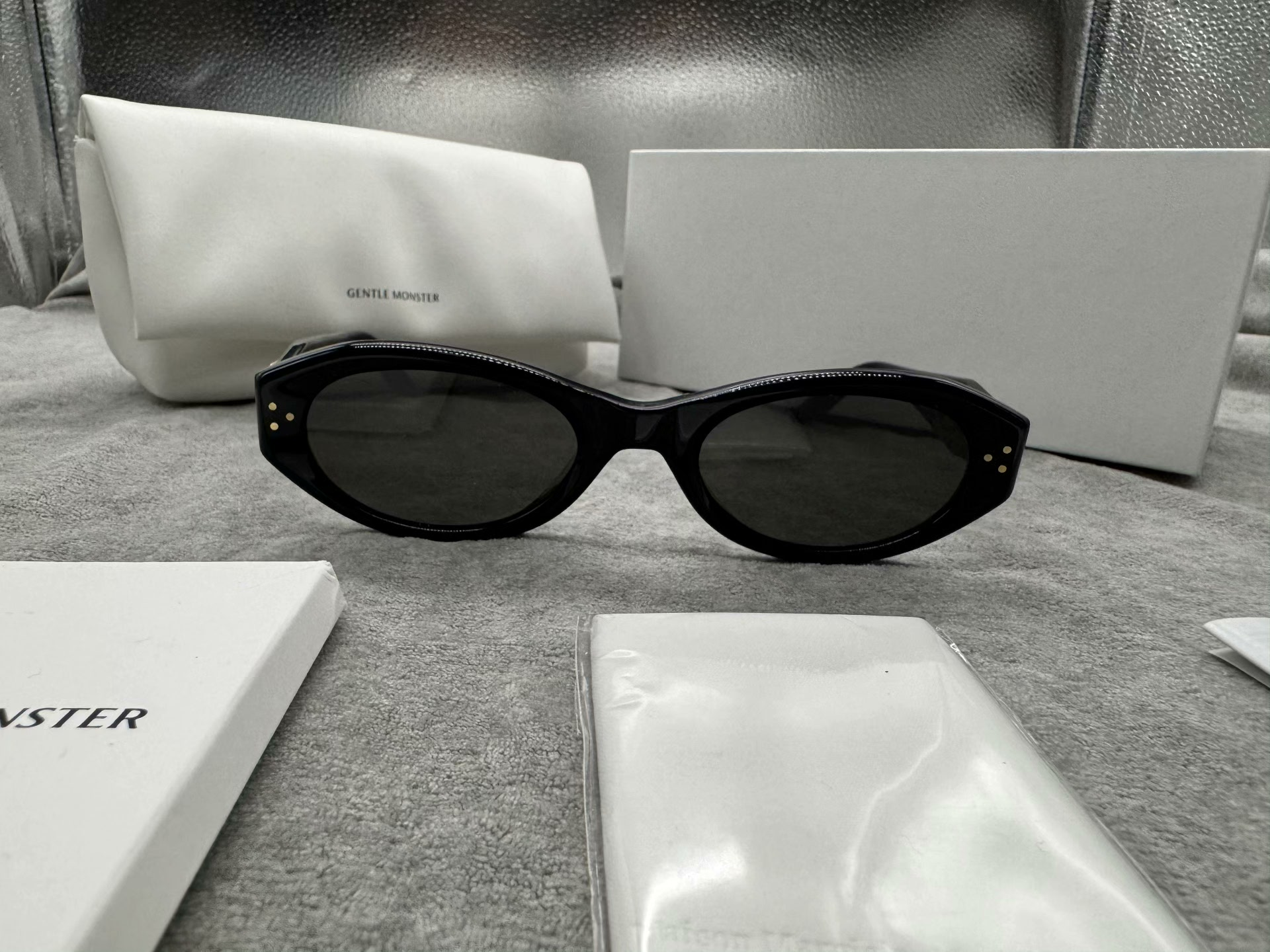 Gentle Monster 型號：vamp 尺寸：53-23-145 黑色墨鏡