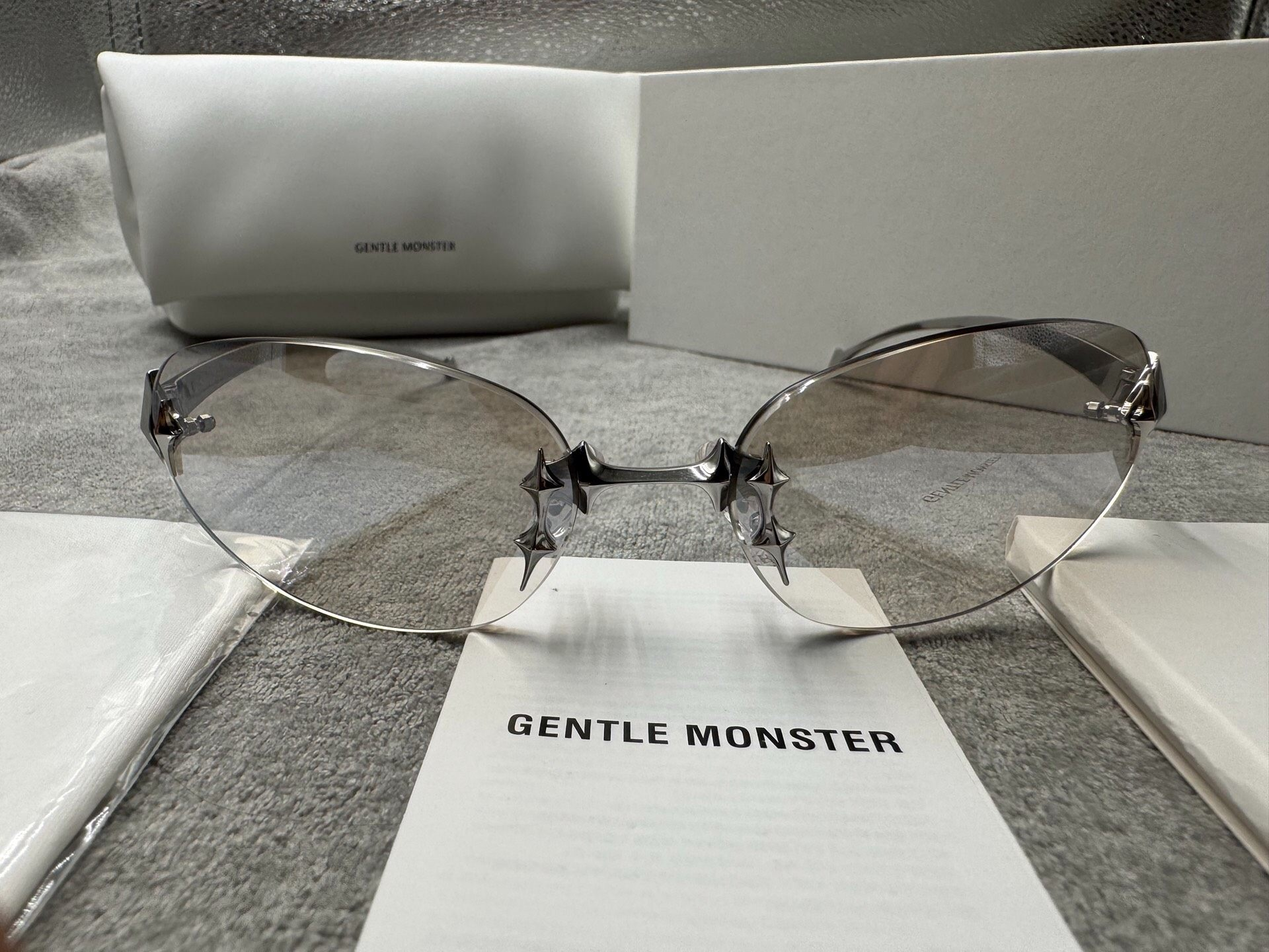 Gentle Monster 型號：Ttl 02 尺寸：66-17-135 太陽眼鏡 灰色鏡片