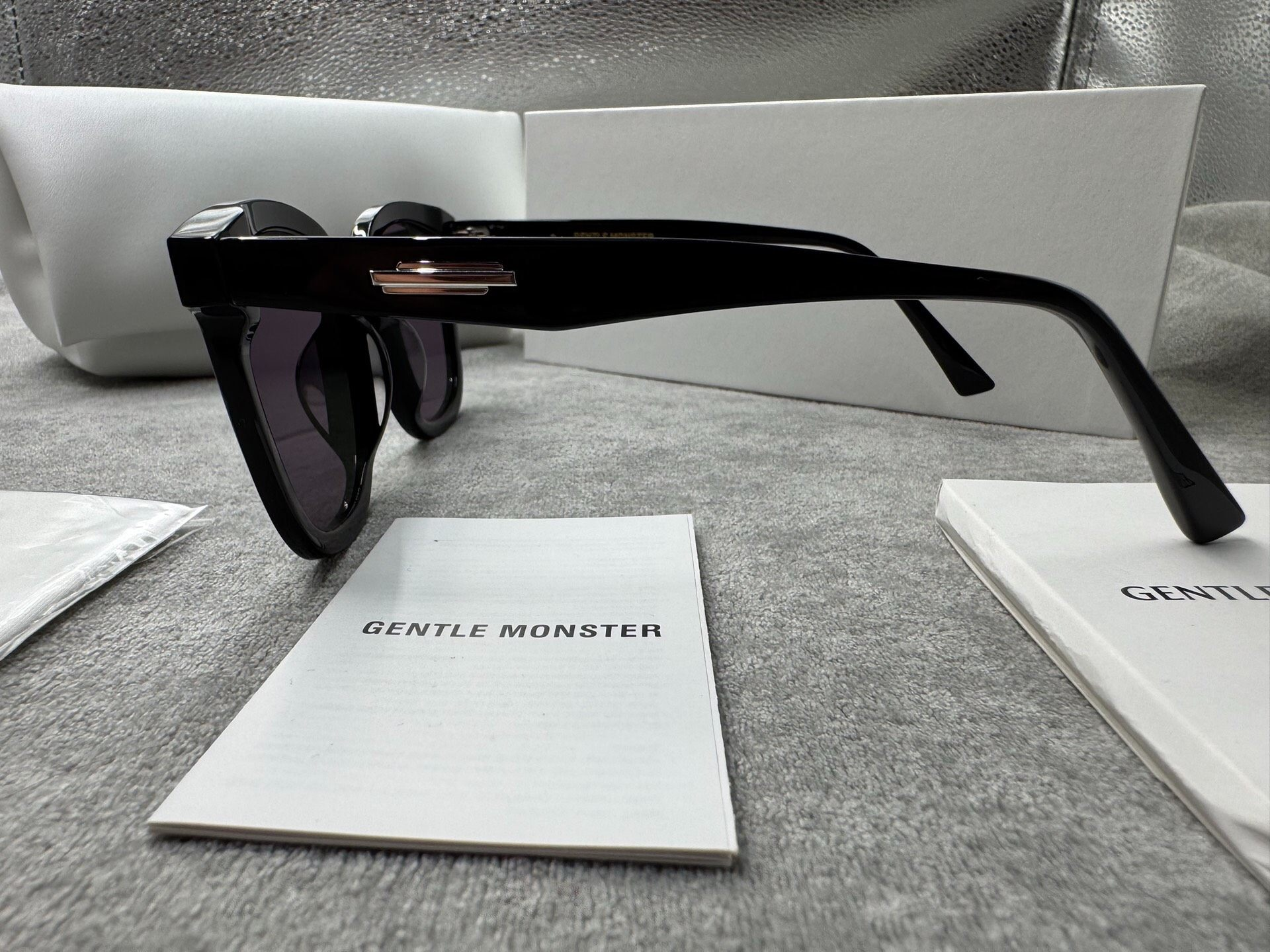 Gentle Monster 型號：jackie 尺寸：65-17-153 黑色墨鏡