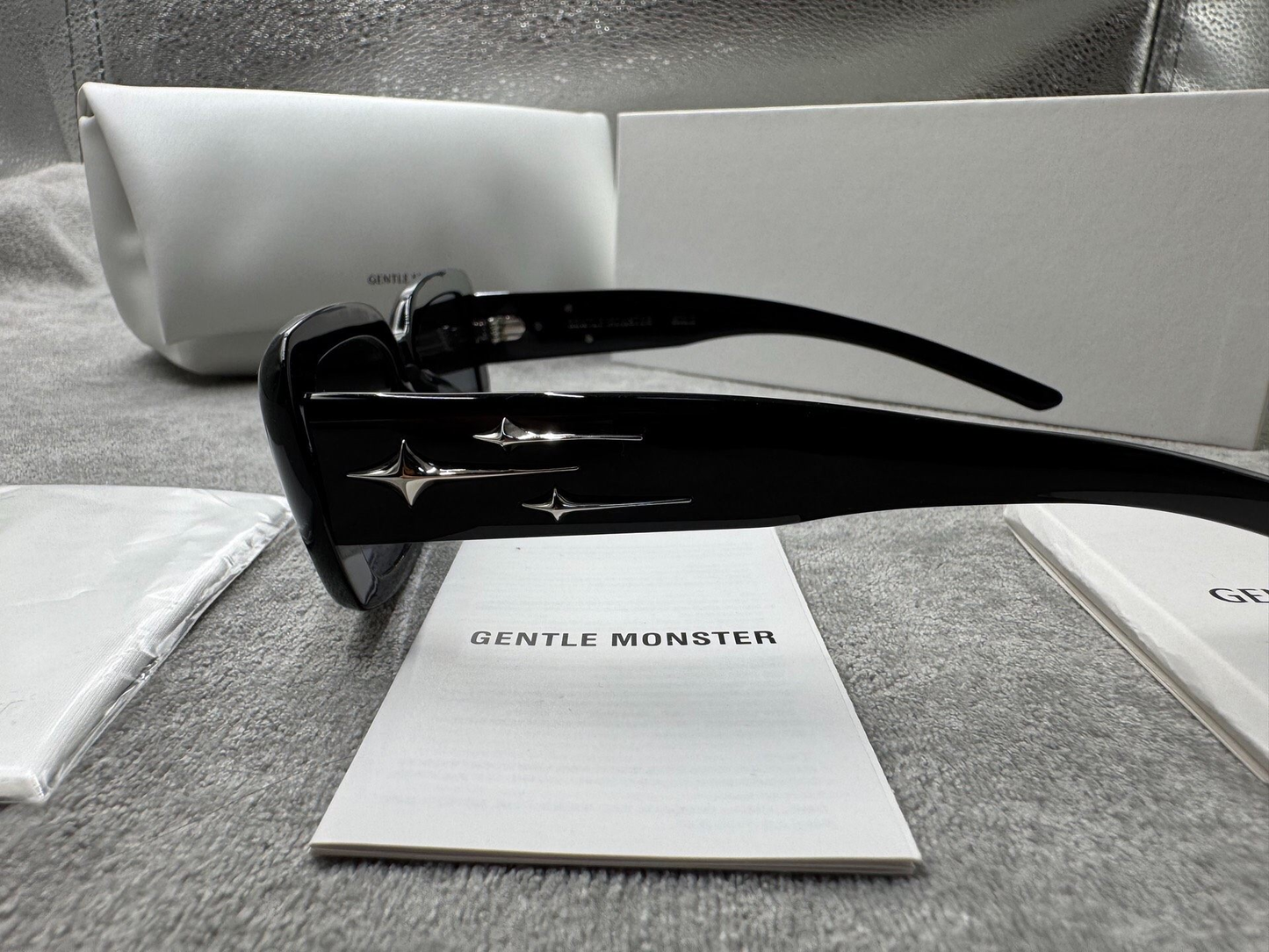 Gentle Monster 型號：antena 尺寸：53-20-148 黑色墨鏡
