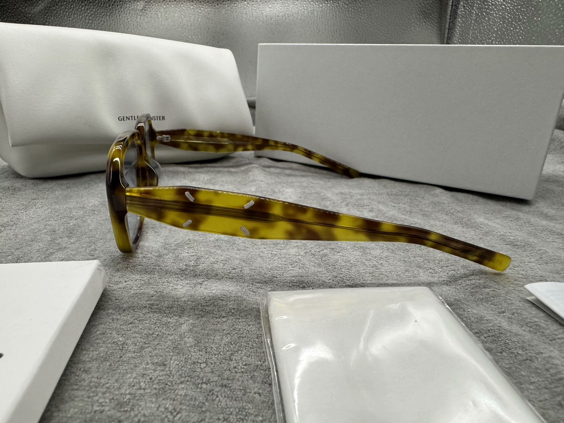 型號：mm212 Gentle Monster 聯名 Maison Margiela 玳瑁色平光鏡