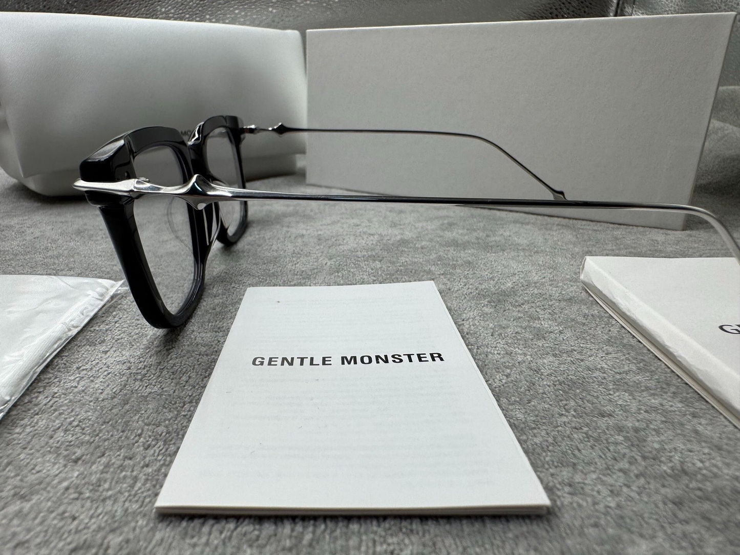 Gentle Monster 型號：ego 尺寸：51-21-147 黑色墨鏡