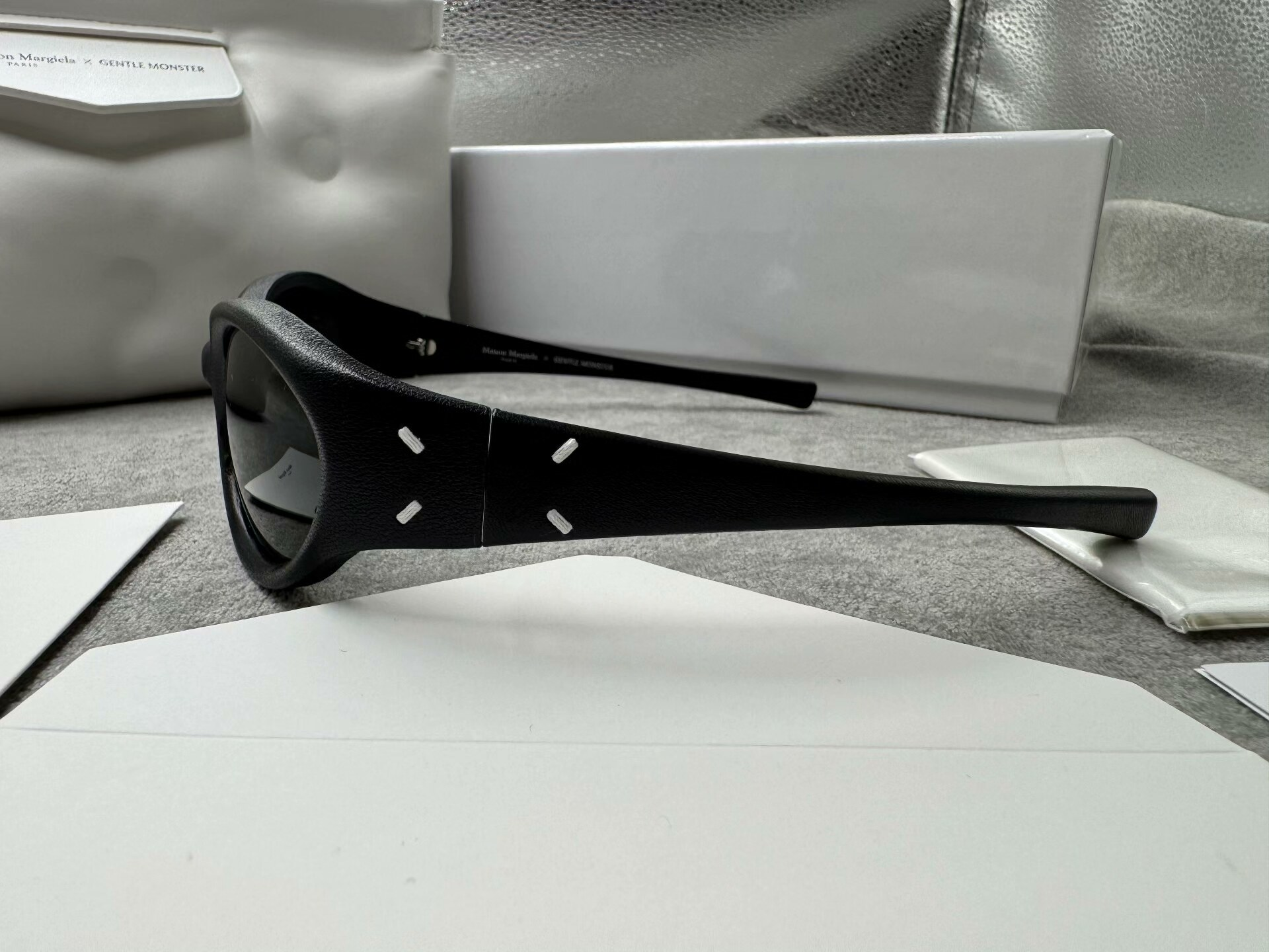 型號：mm104 Gentle Monster 聯名 Maison Margiela 黑框皮質墨鏡