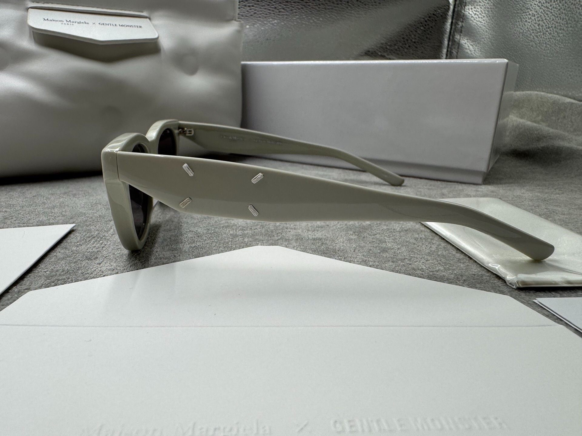 型號：mm208 Gentle Monster 聯名 Maison Margiela 白色透灰墨鏡