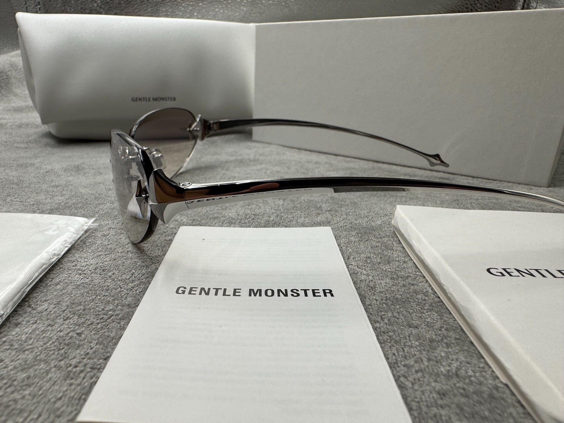 Gentle Monster 型號：Ttl 02 尺寸：66-17-135 太陽眼鏡 灰色鏡片