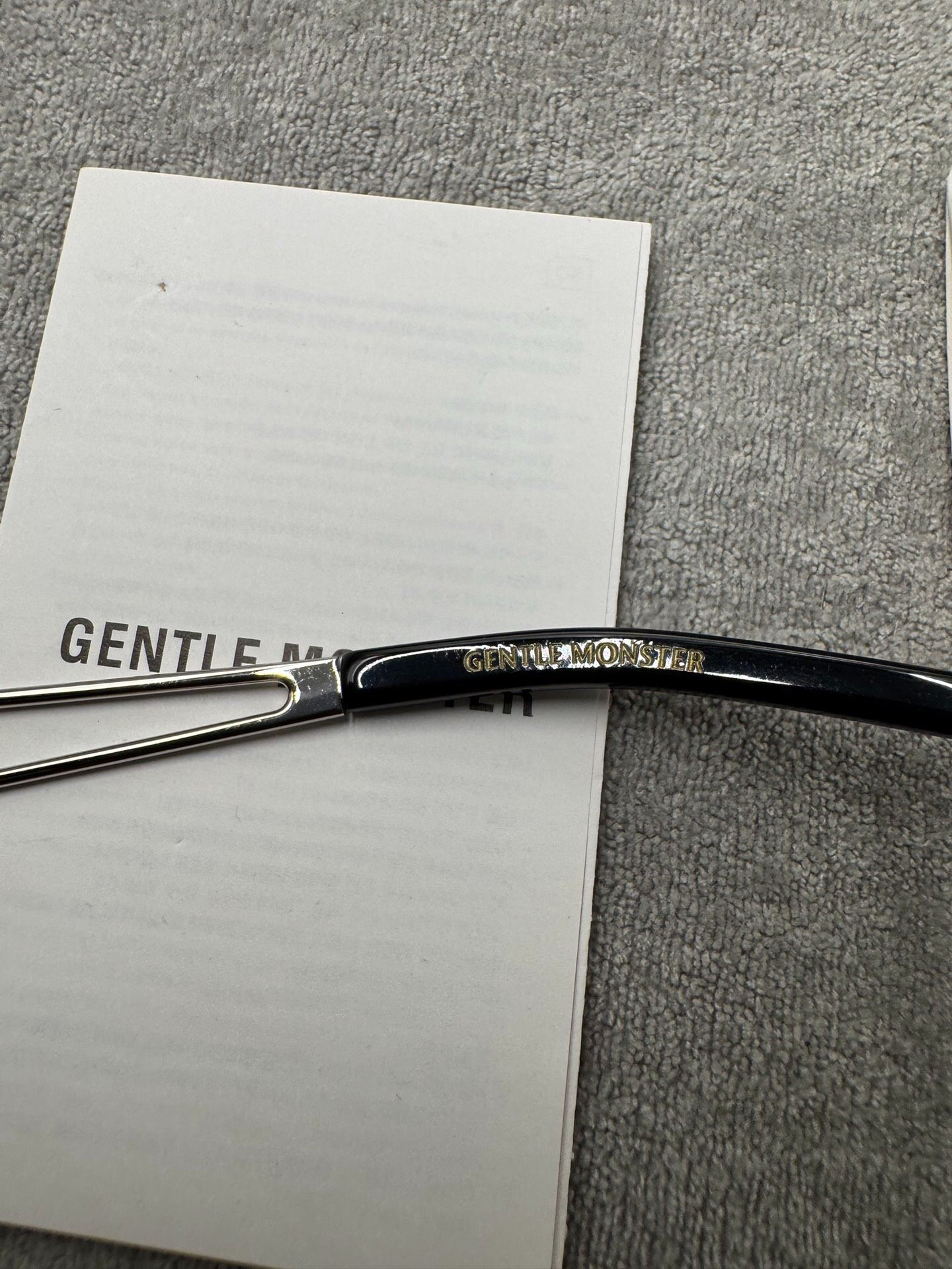 Gentle Monster 型號：kunst 尺寸：53-22-143 黑色墨鏡