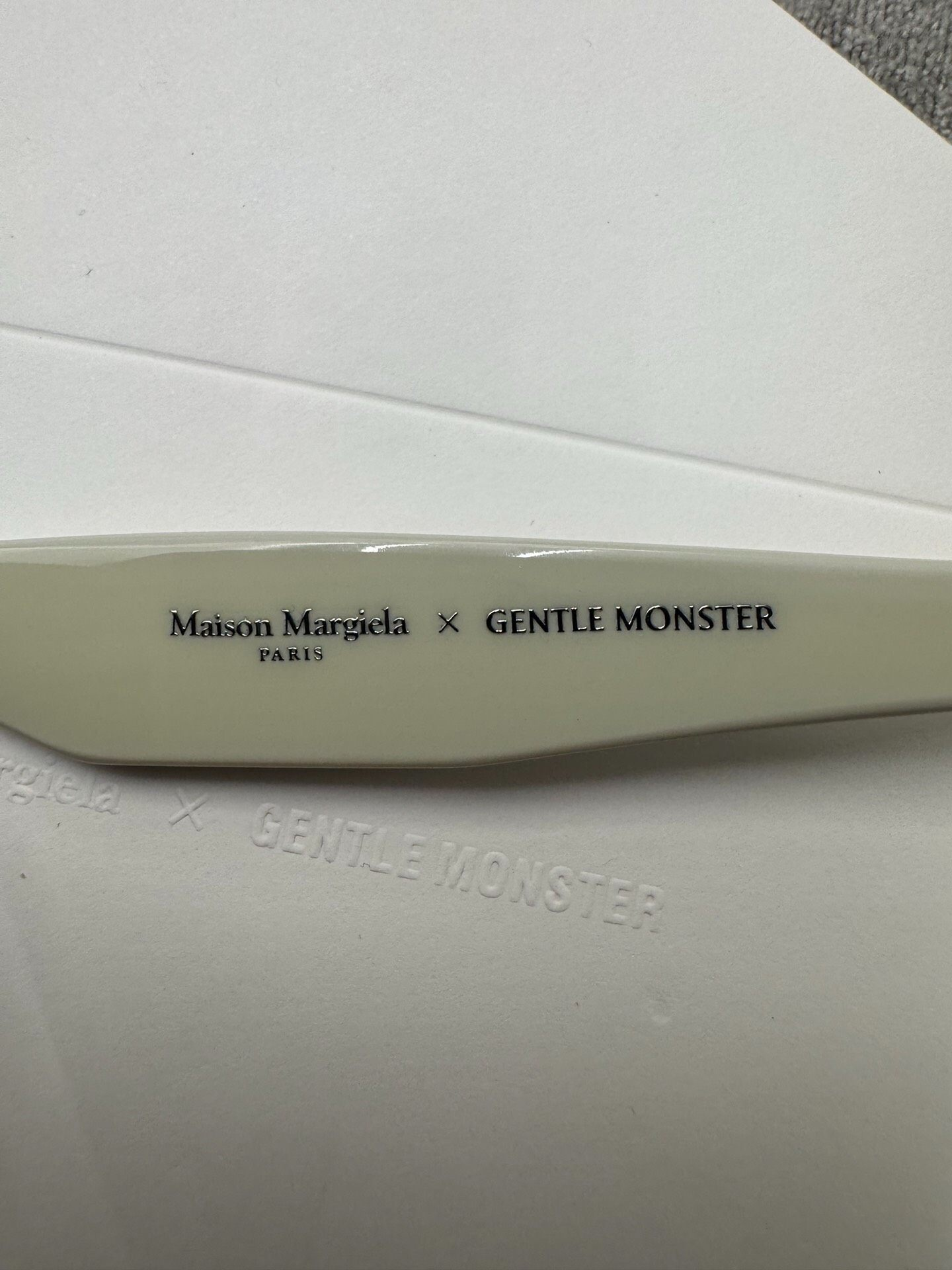 型號：mm208 Gentle Monster 聯名 Maison Margiela 白色透灰墨鏡