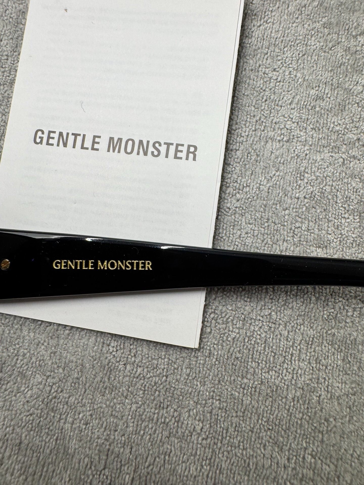 Gentle Monster 型號：Ash 尺寸：52-22-147 黑色墨鏡