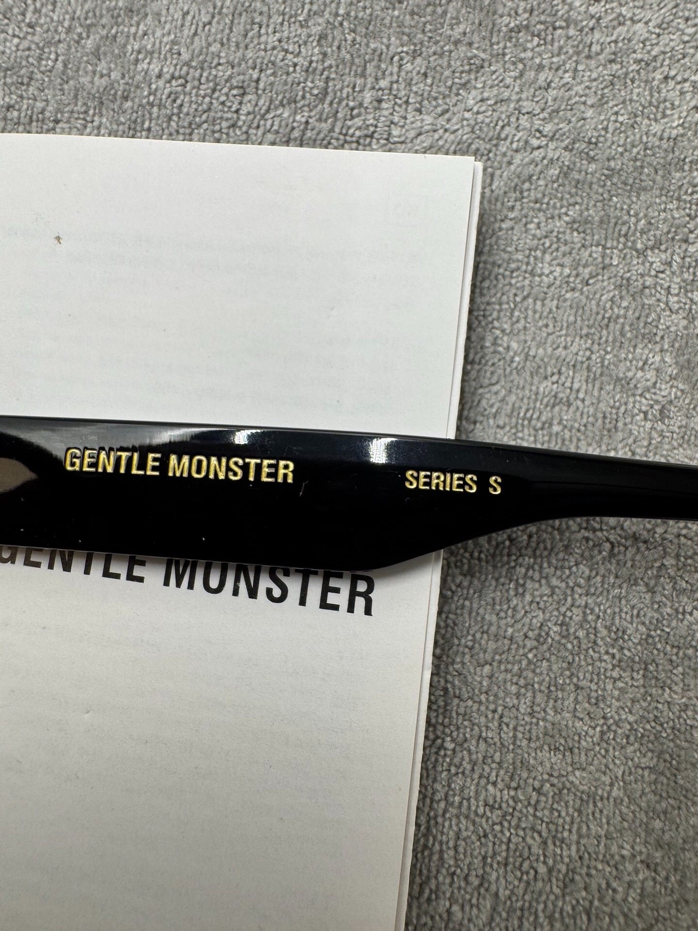 Gentle Monster 型號：una.c 尺寸：53-20-154 黑色墨鏡