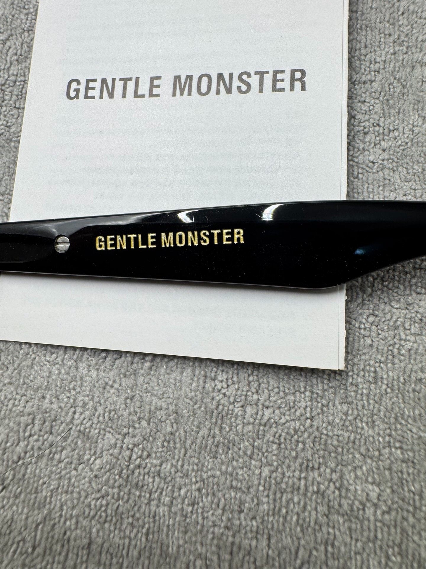 Gentle Monster 型號：lilit 尺寸：63-17-149 黑色墨鏡 茶色鏡片Gentle Monster 型號：lilit 尺寸：63-17-149 黑色墨鏡 茶色鏡片