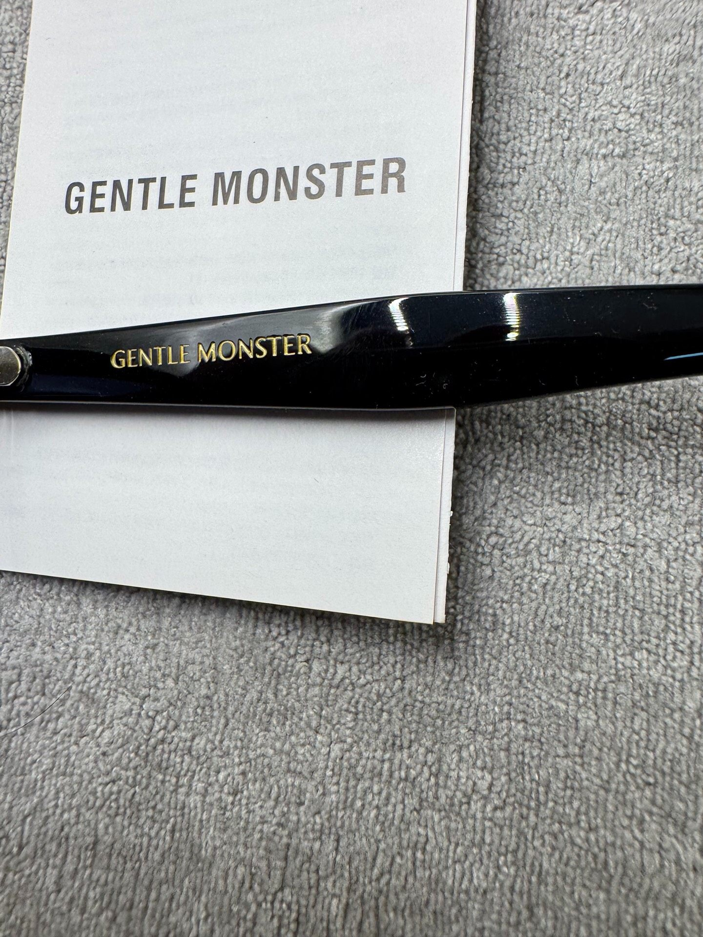 Gentle Monster 型號：numer 尺寸：64-16-146 黑色墨鏡 漸層藍色鏡片