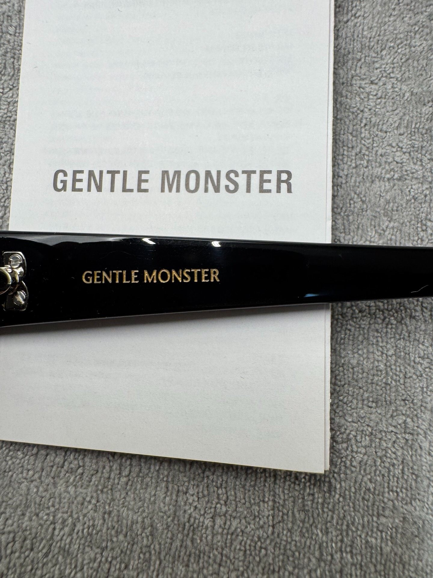 Gentle Monster 型號：sosomo 尺寸：55-20-141 黑色墨鏡