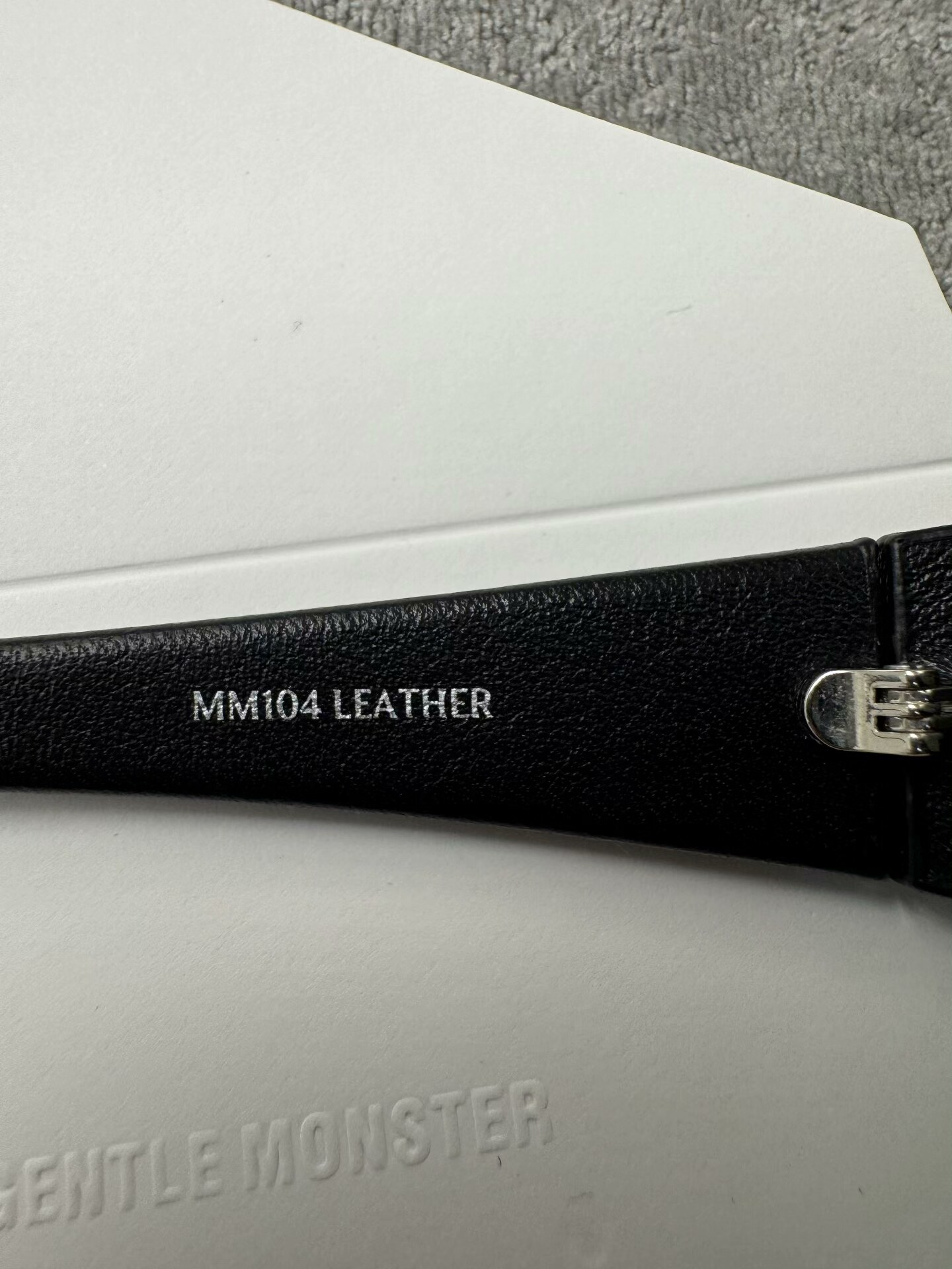 型號：mm104 Gentle Monster 聯名 Maison Margiela 黑框皮質墨鏡