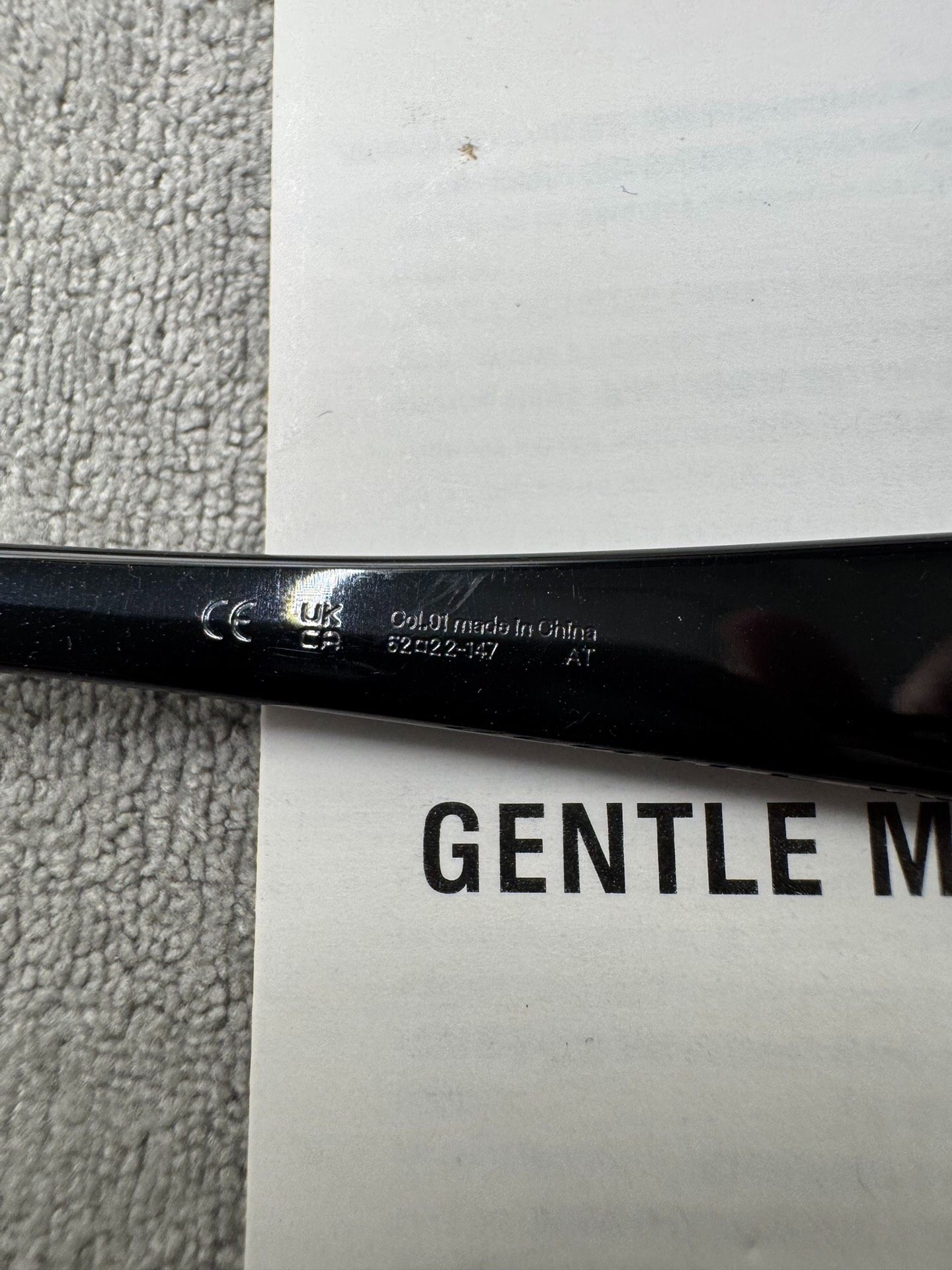 Gentle Monster 型號：Ash 尺寸：52-22-147 黑色墨鏡