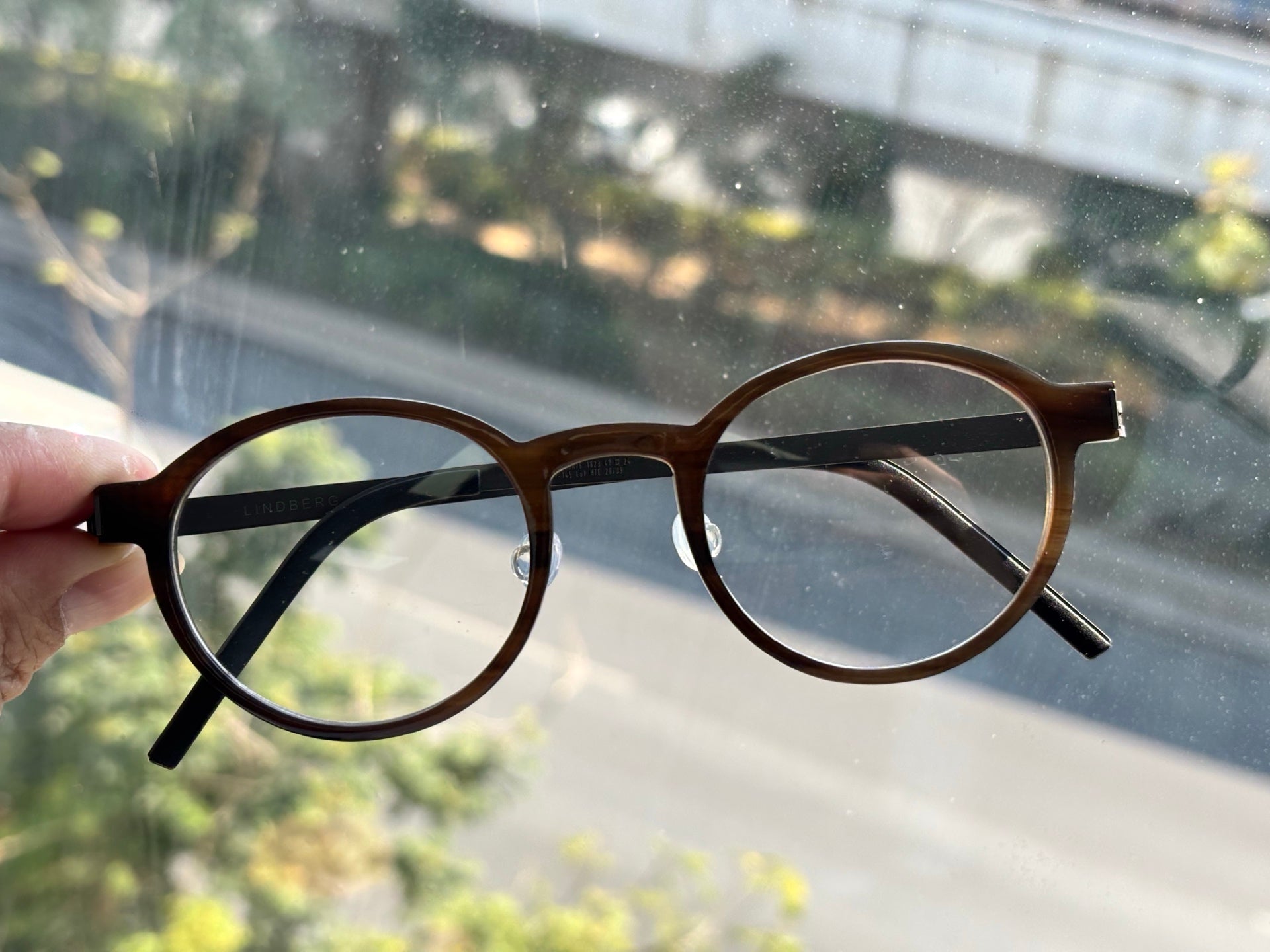 新色林德伯格牛角1823！ size：47-24-145總寬142框高44重量15克