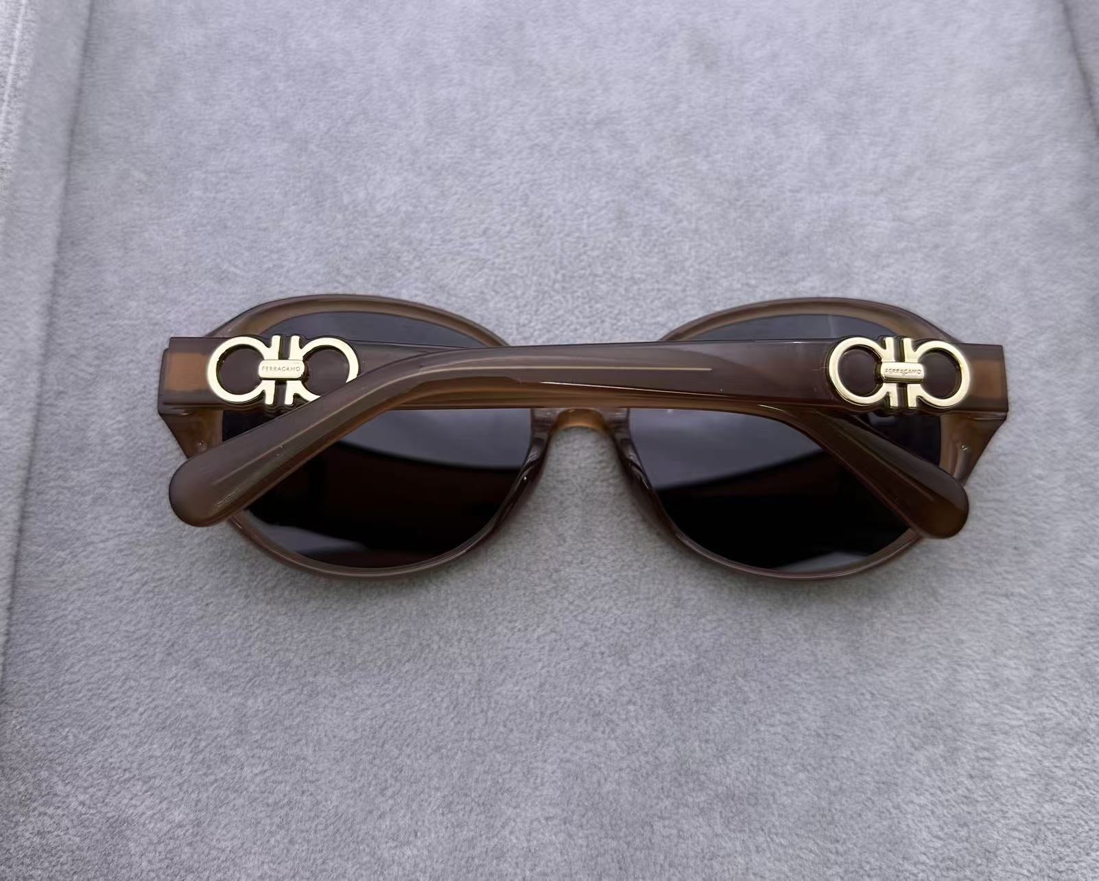 FERRAGAMO SF2050SLBK  茶色框灰色镜片 尺码59-17-140