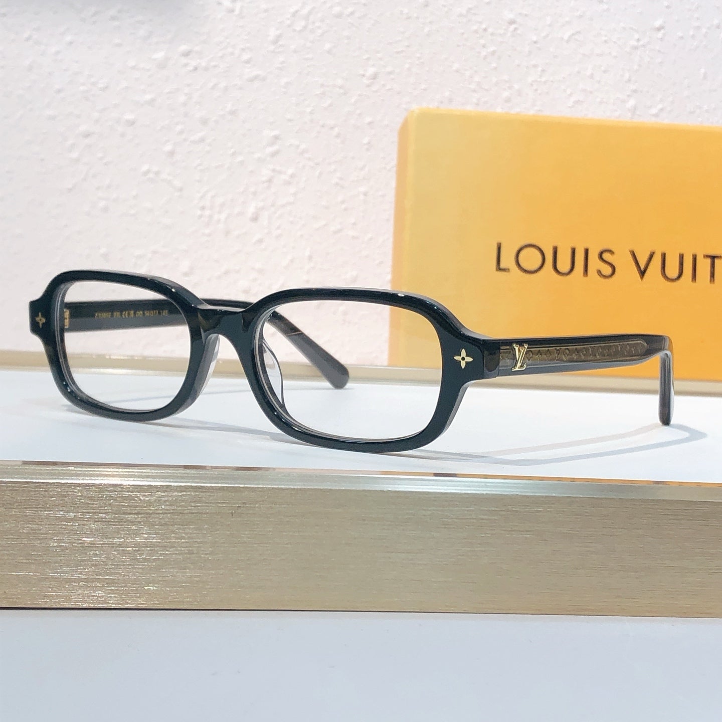 LOUIS VUITTON Z3045U  SIZE：54口17-145