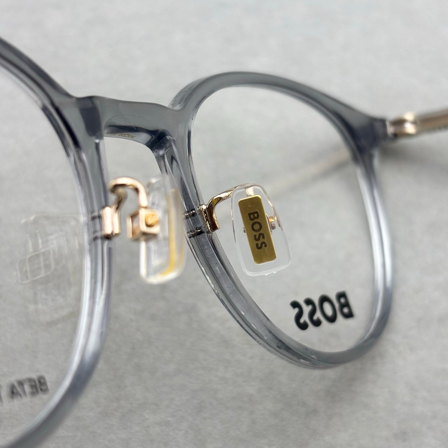 正品 HUGO BOSS 男女眼鏡 size：50-20-150總寬142框高47