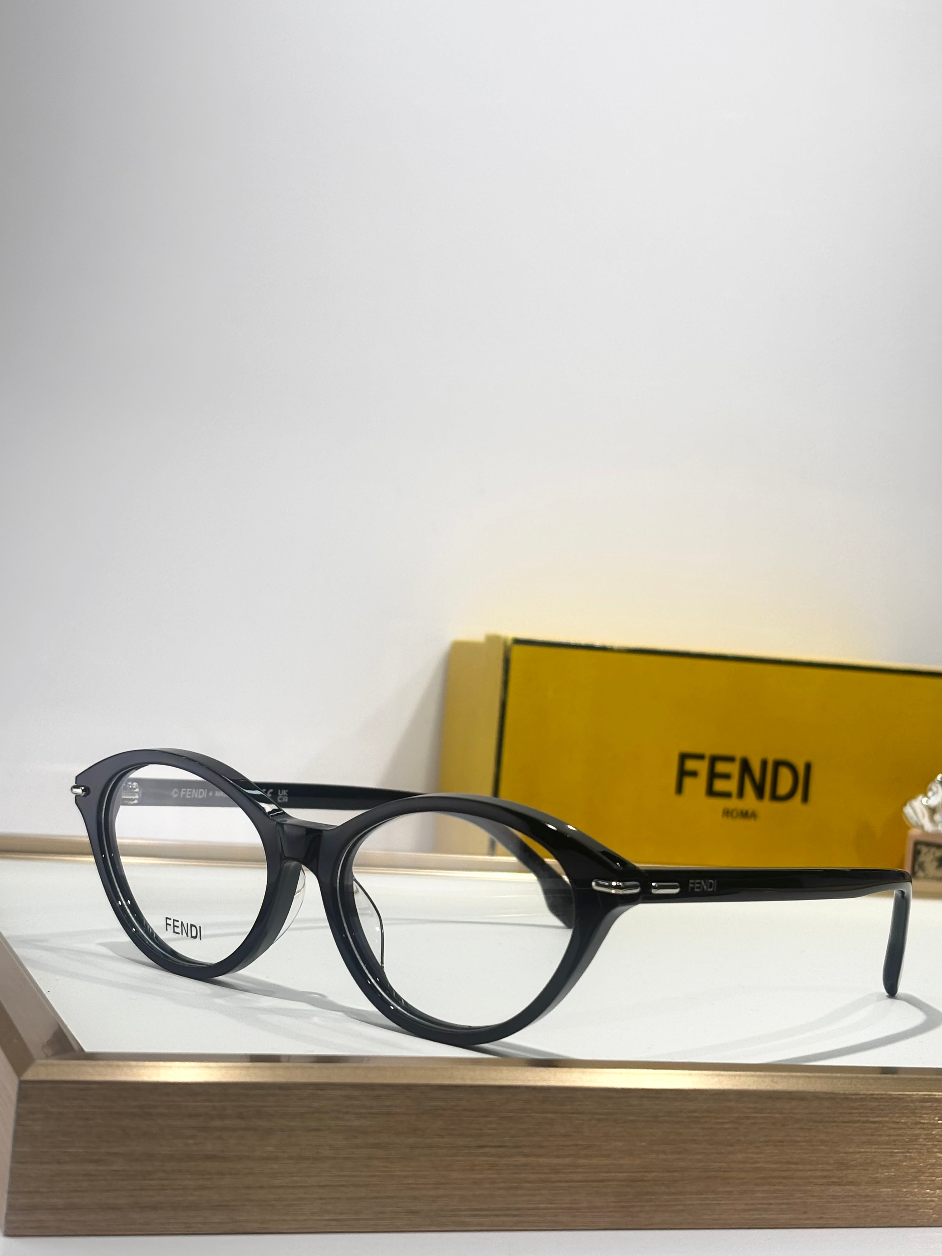 Fendi ：FE50126I SIZE：53口16-140 黑