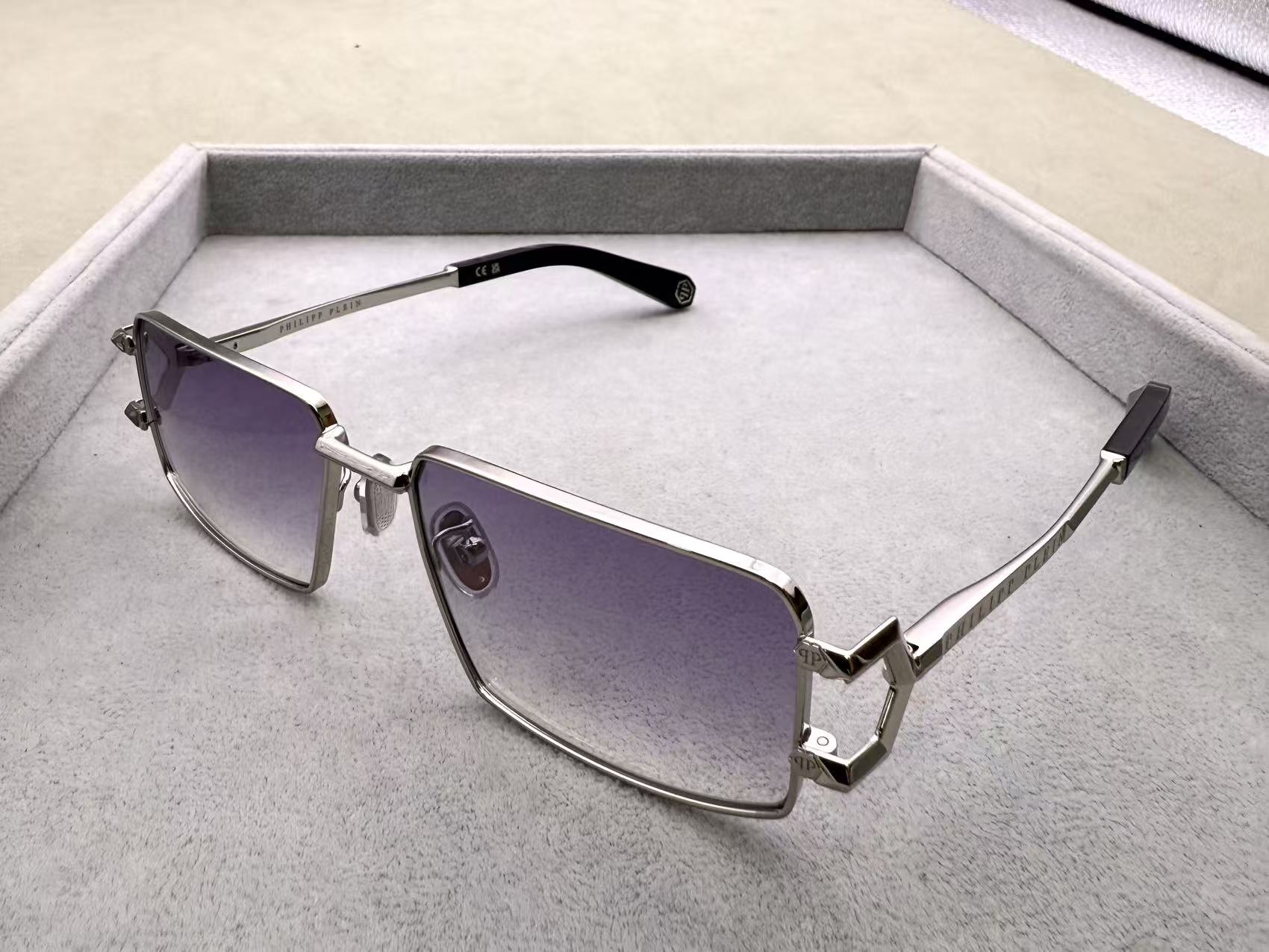 Philipp Plei 男女款太陽 方格墨鏡 size：58-18-145