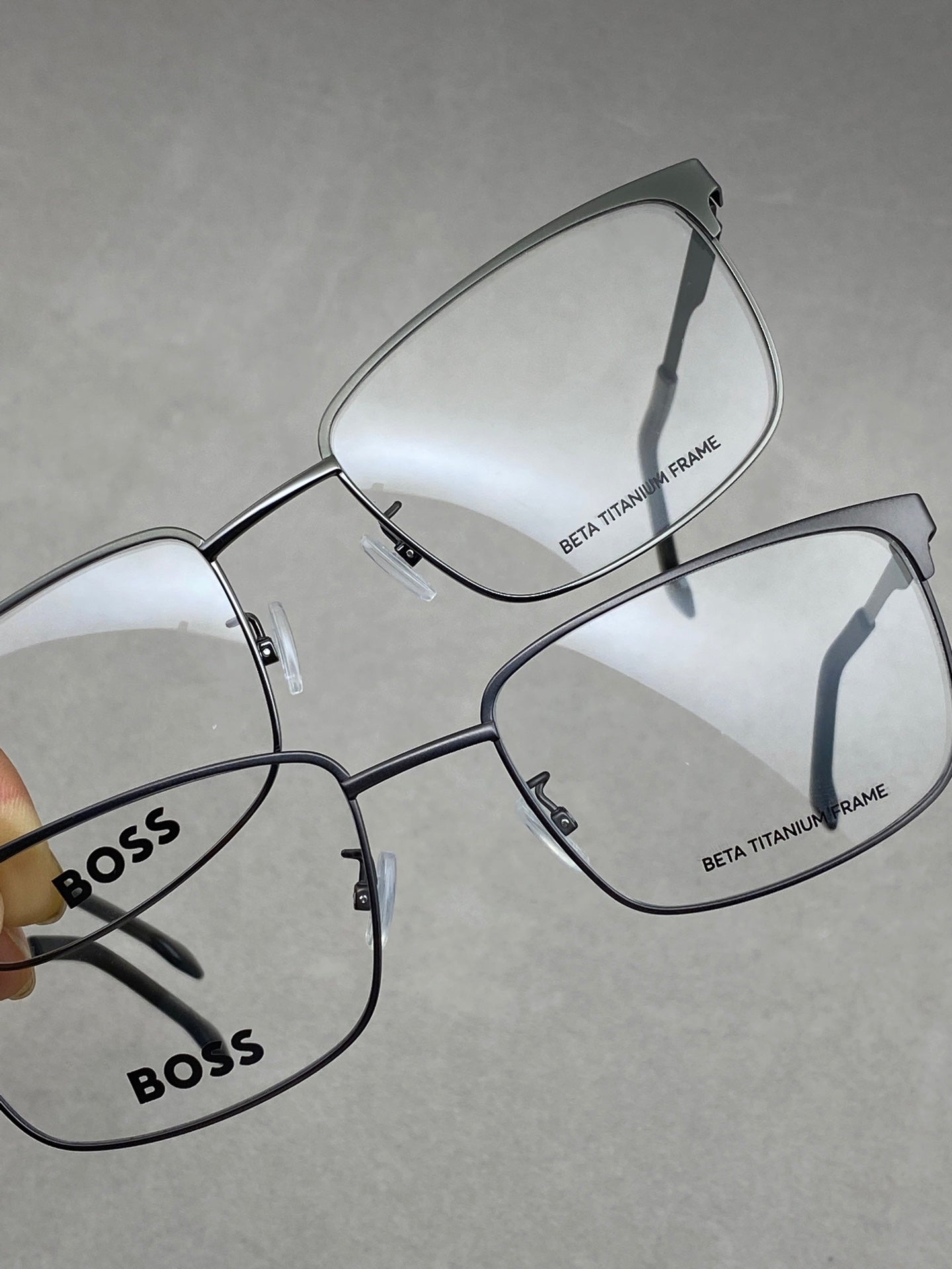 HUGO BOSS，鈦架系列， 獨立可調式鼻托，尺寸56-19-145