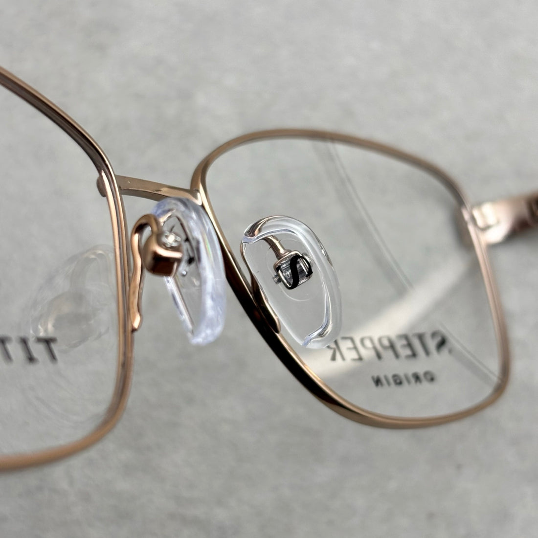 正品 STEPPER 女款眼鏡框 size：52-15-135總寬135框高38