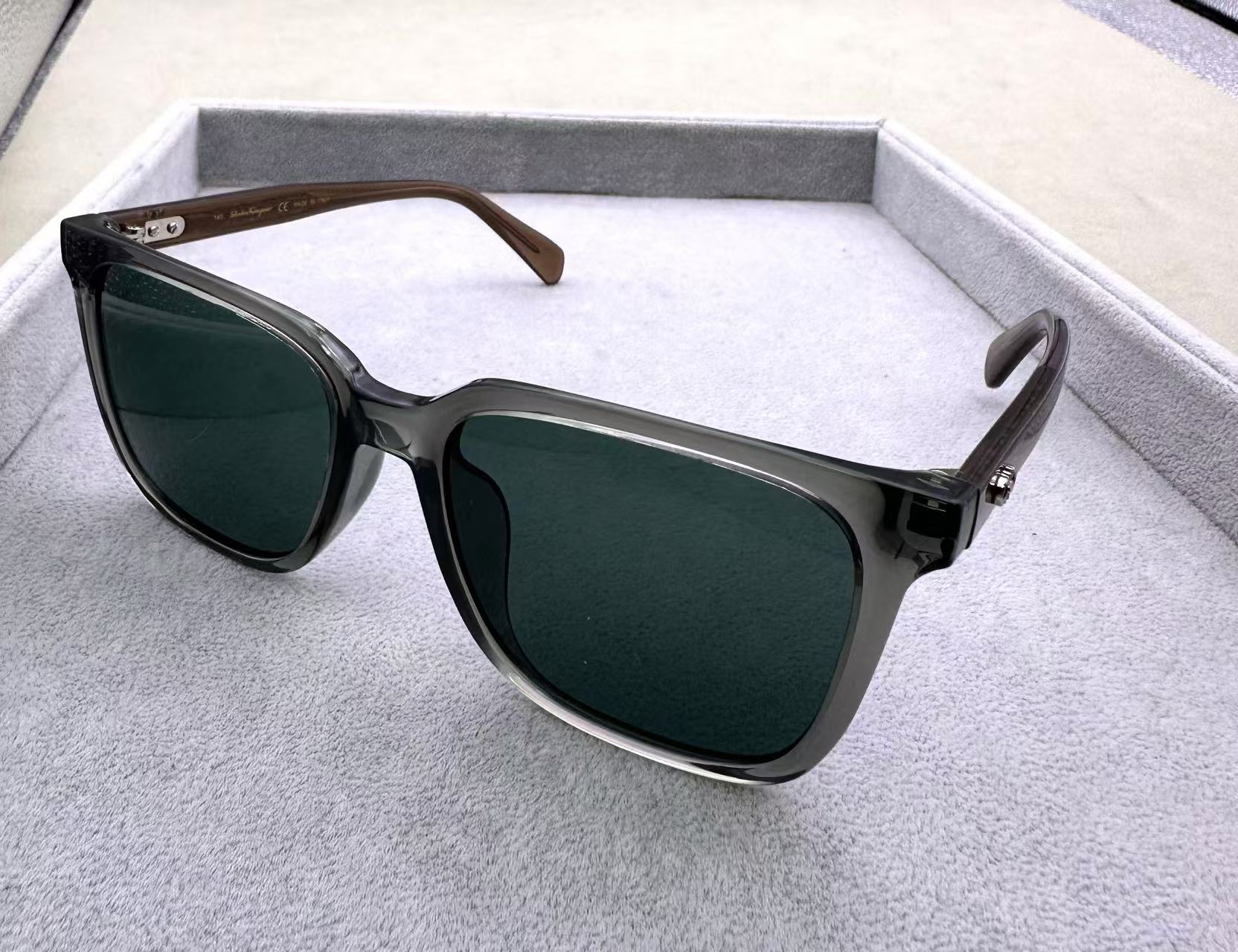 FERRAGAMO SF2057SLBK 綠色鏡片 尺寸57-18-145