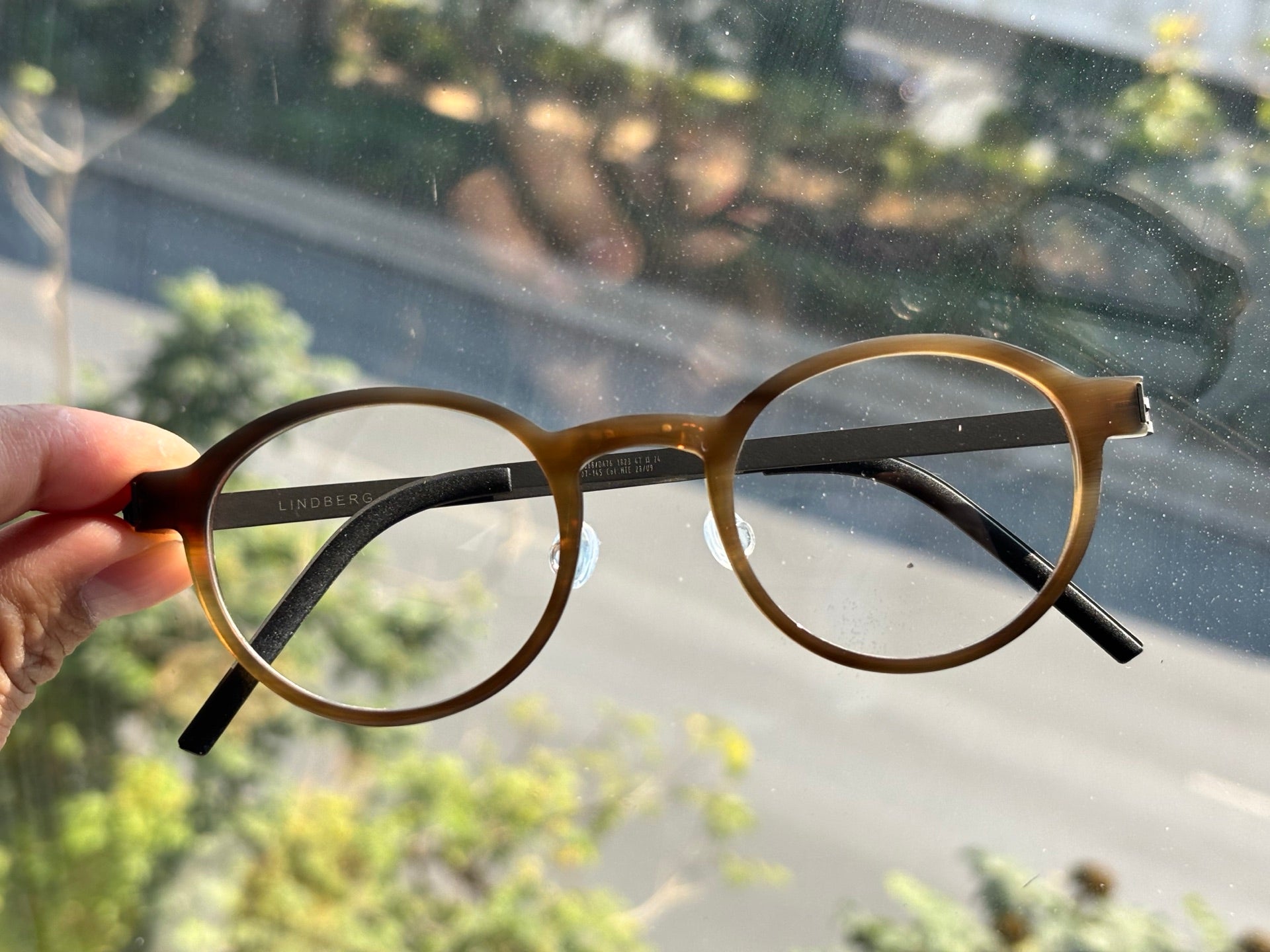 新色林德伯格牛角1823！ size：47-24-145總寬142框高44重量15克