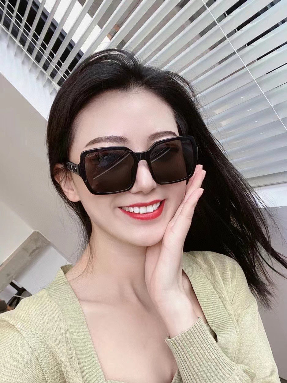 CHANEL  男女款太阳镜   size：56-17-140