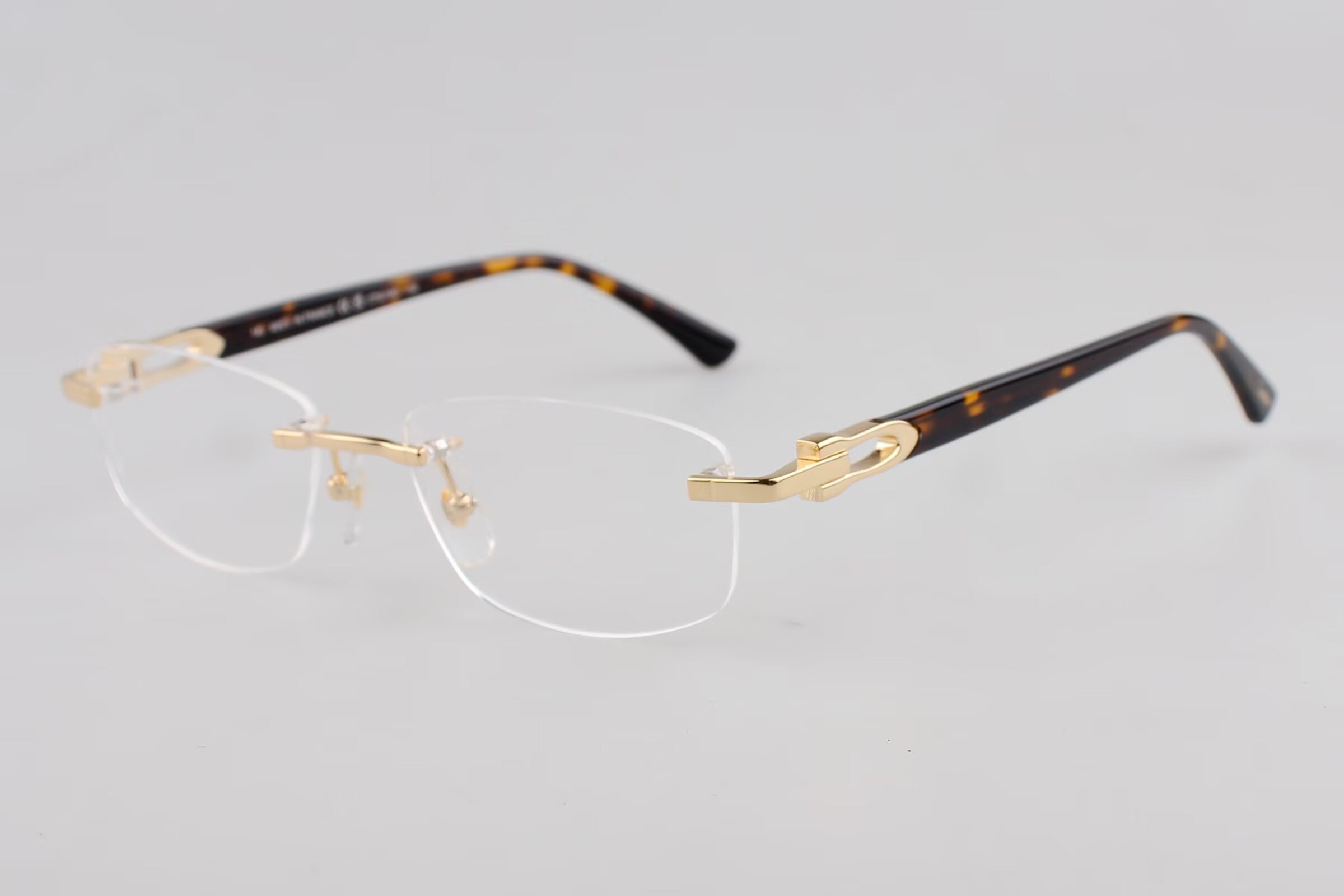 新款Cartier CT0318O眼镜尺码  52口16-140