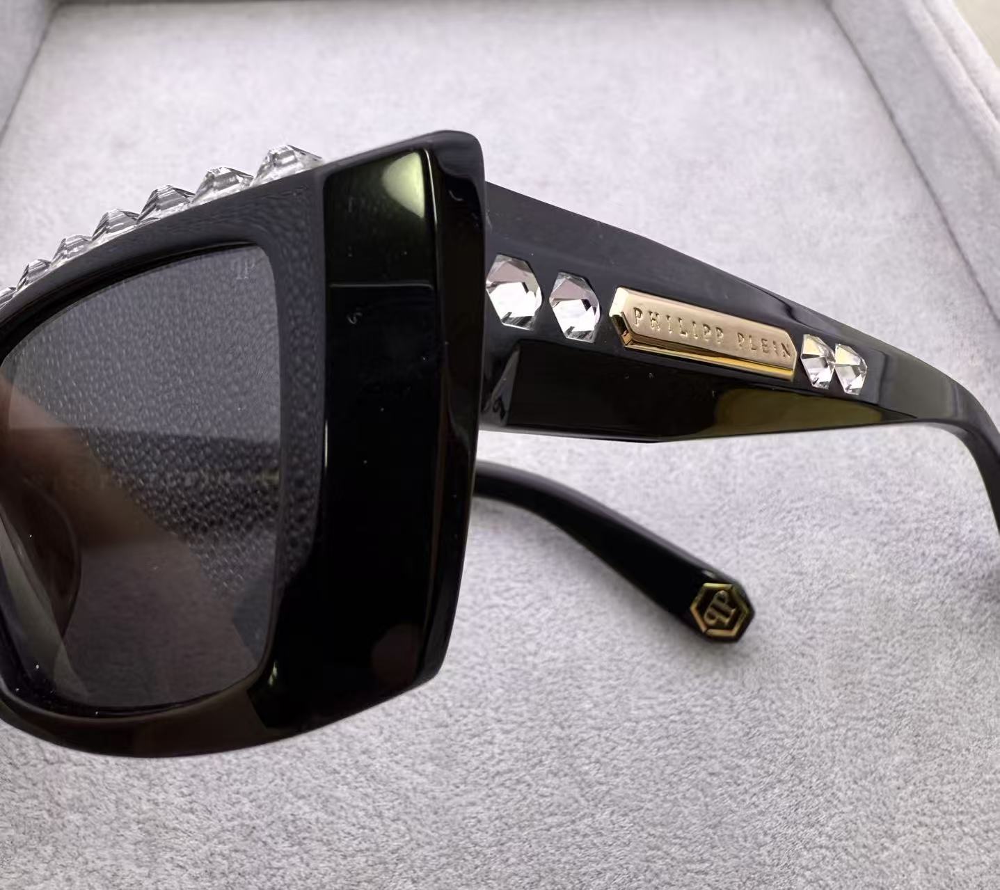 全新Philipp Plein 女貓眼太陽眼鏡 size：55-16-150 灰色鏡片