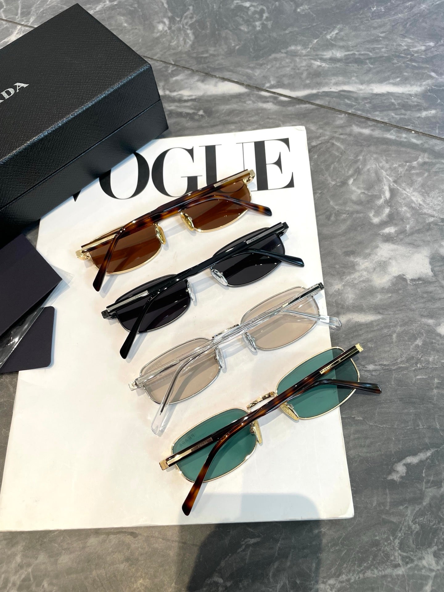 jennie墨超PradaB54s Prada B54