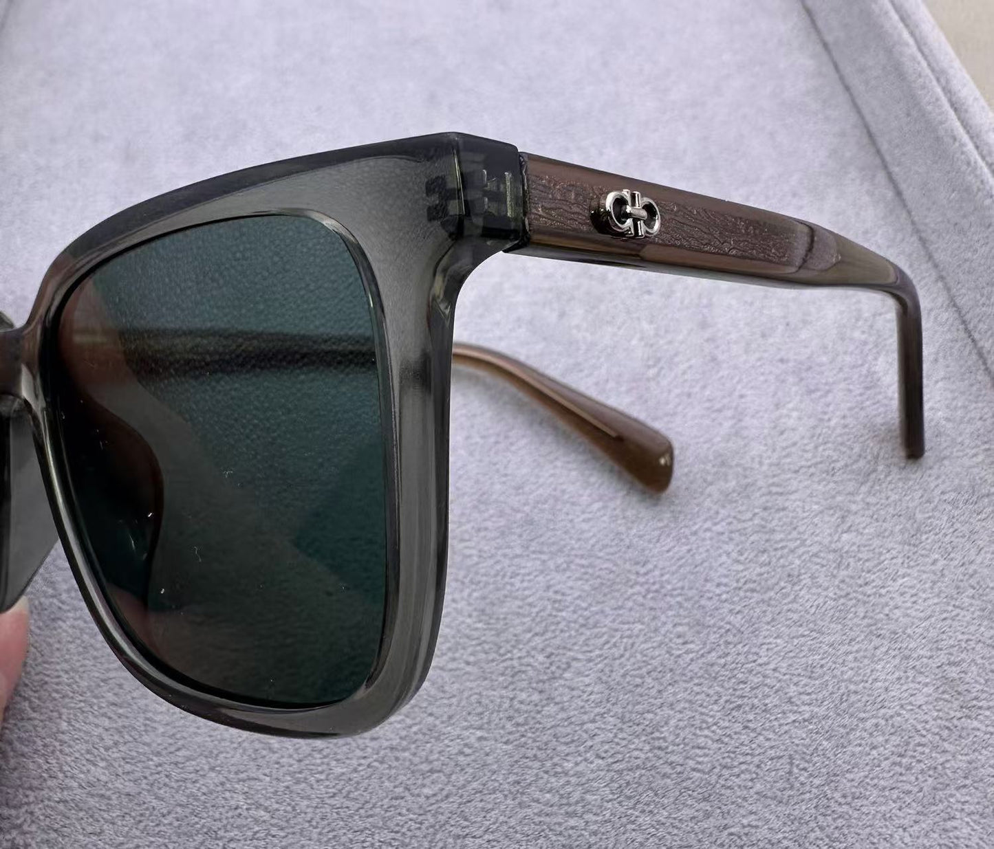 FERRAGAMO SF2057SLBK 綠色鏡片 尺寸57-18-145