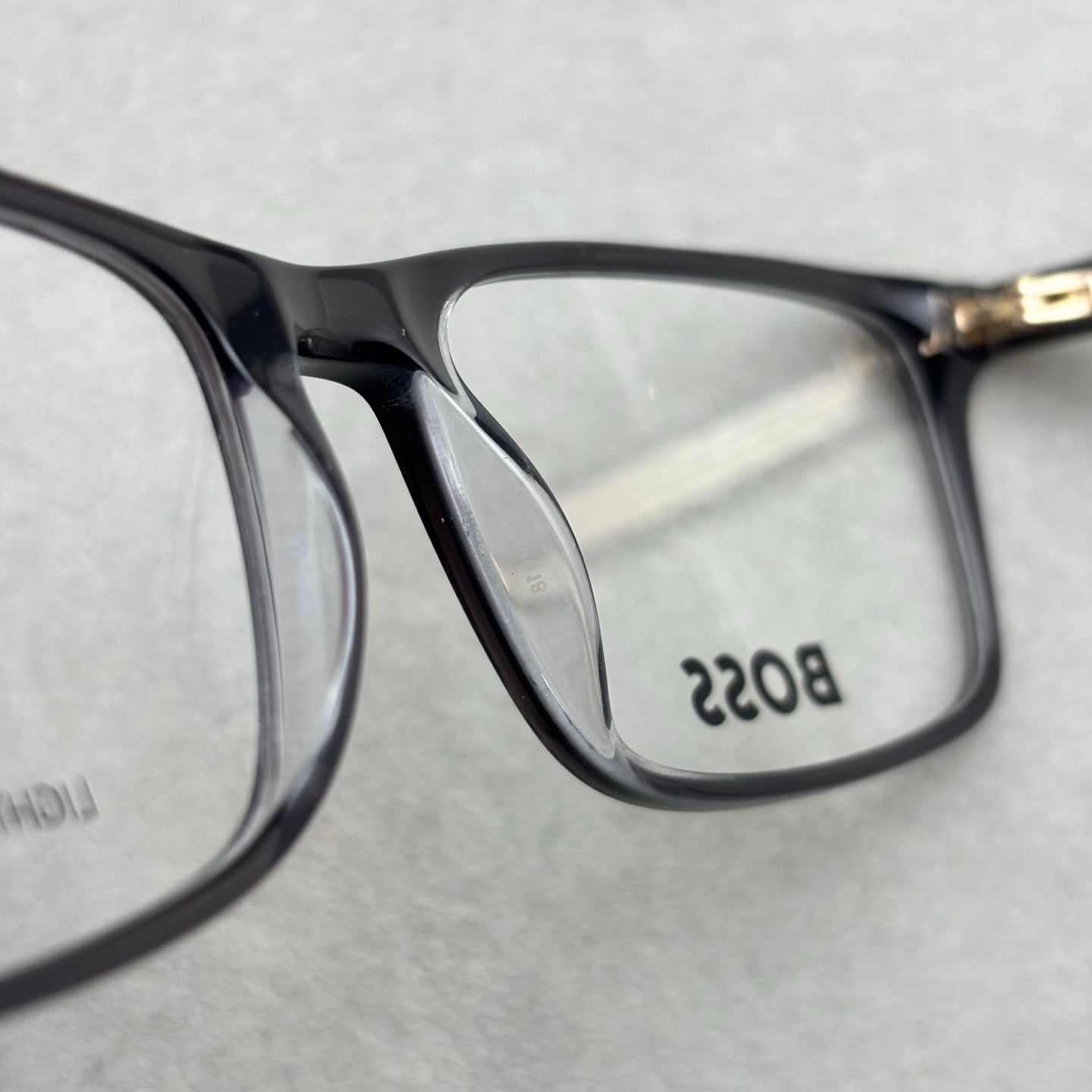 HUGO BOSS 男女眼鏡 size：55-18-145總寬140框高38