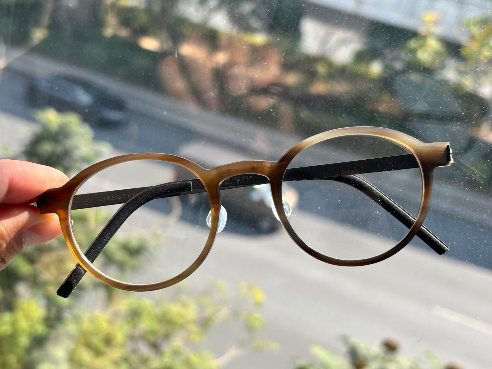 新色林德伯格牛角1823！ size：47-24-145總寬142框高44重量15克