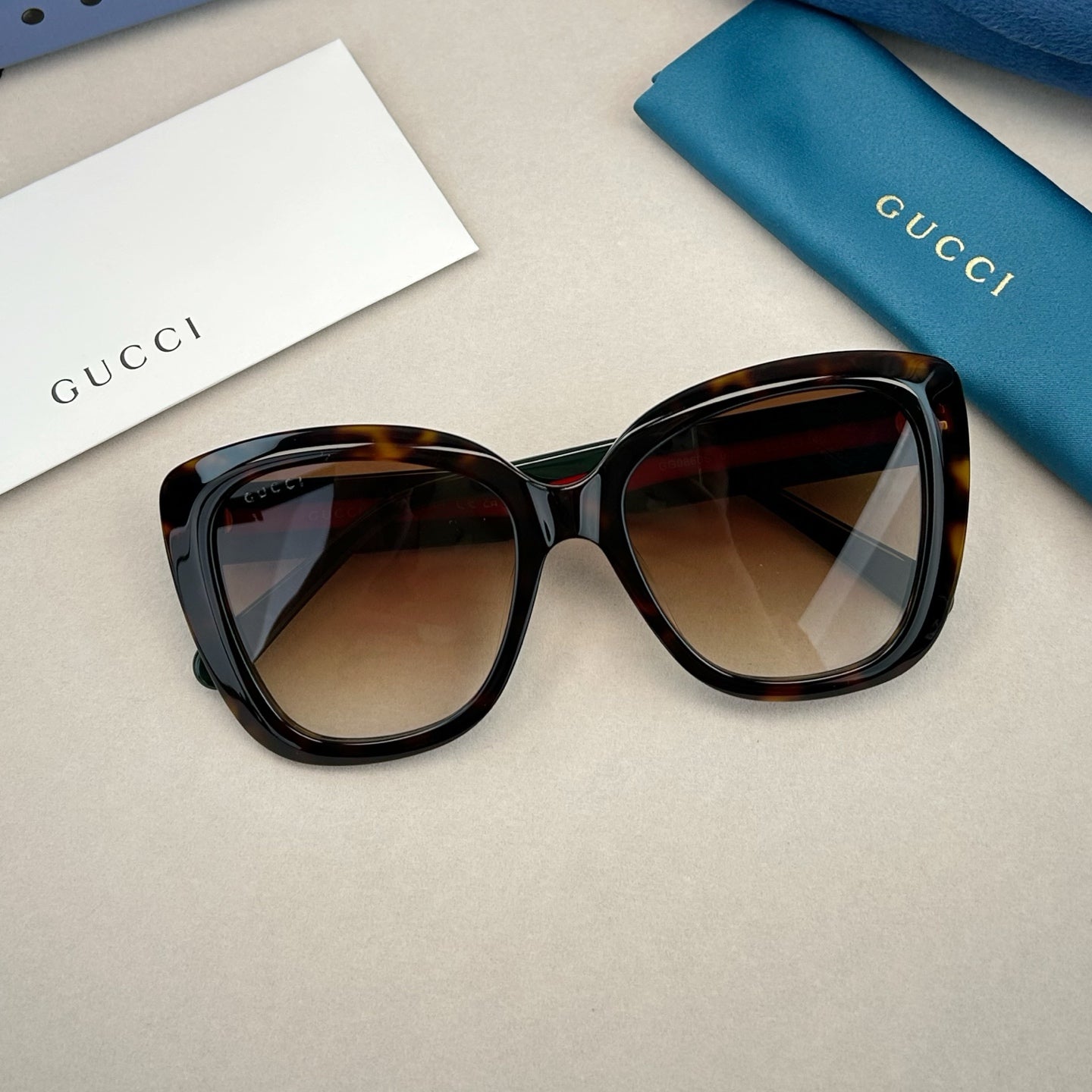 GUCCI   GG0860S 53-19-140