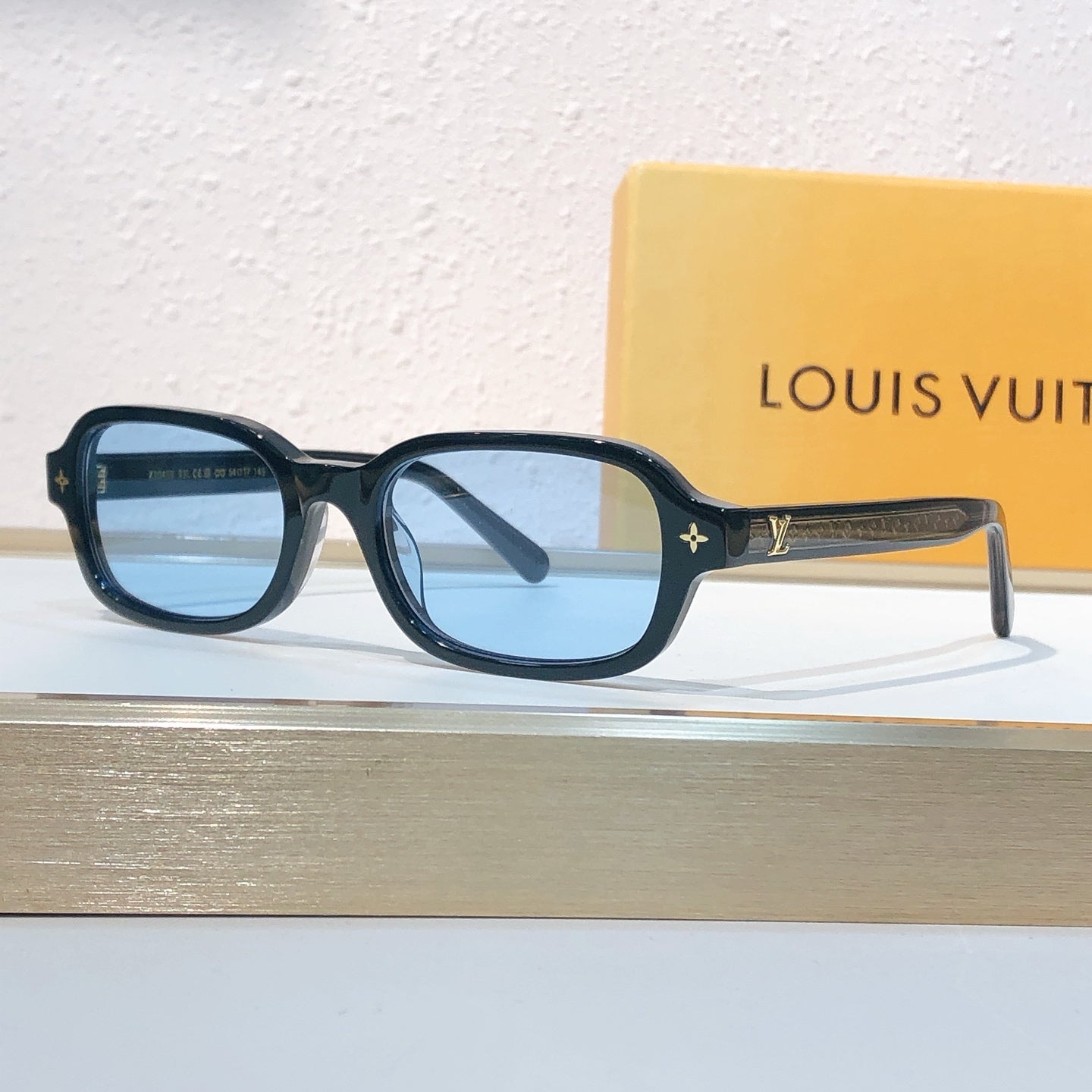 LOUIS VUITTON Z3045U  SIZE：54口17-145